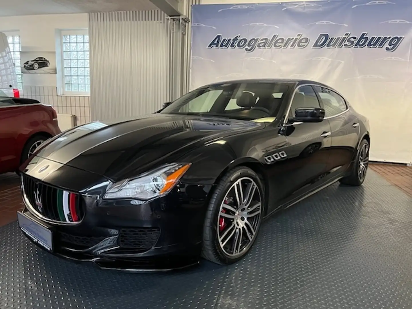 Maserati Quattroporte GTS 3.8 V8 NEUER MOTOR 19tkm Navi Leder Memory Sit Zwart - 2