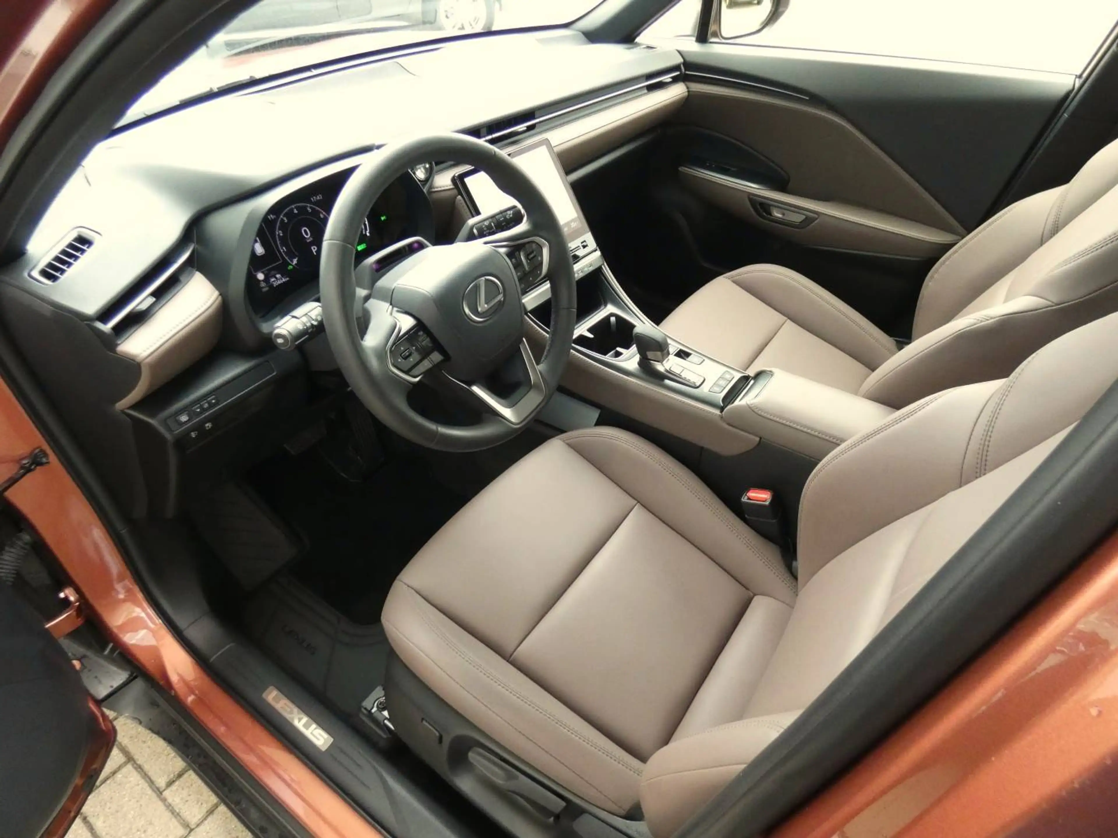 Lexus LBX Hybrid Elegant +BRUIN LEDER +Stuur&Zetelverwarming +GPS +Dodehoek +Parkeersensoren — photo 15