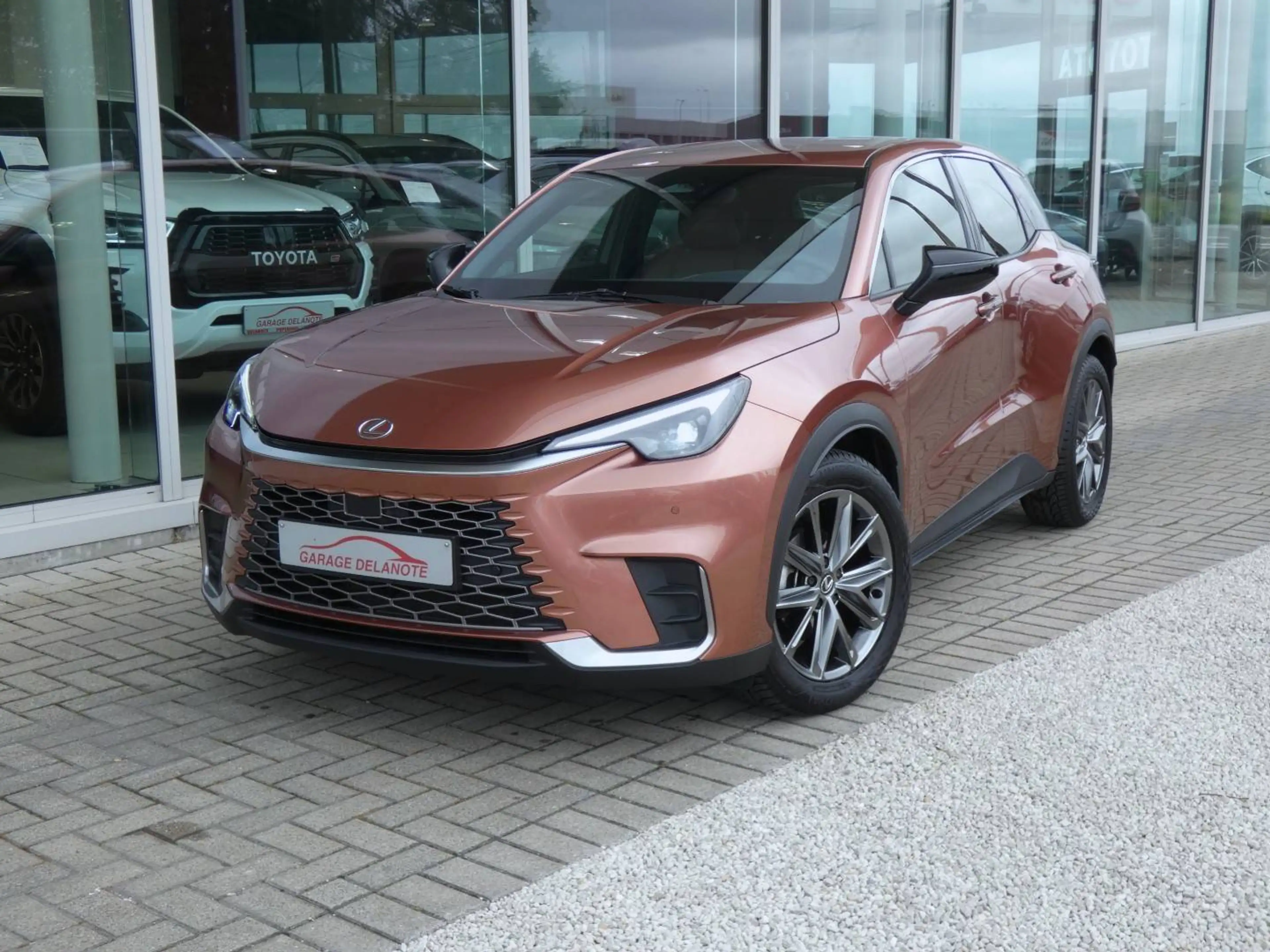 Lexus LBX Hybrid Elegant +BRUIN LEDER +Stuur&Zetelverwarming +GPS +Dodehoek +Parkeersensoren