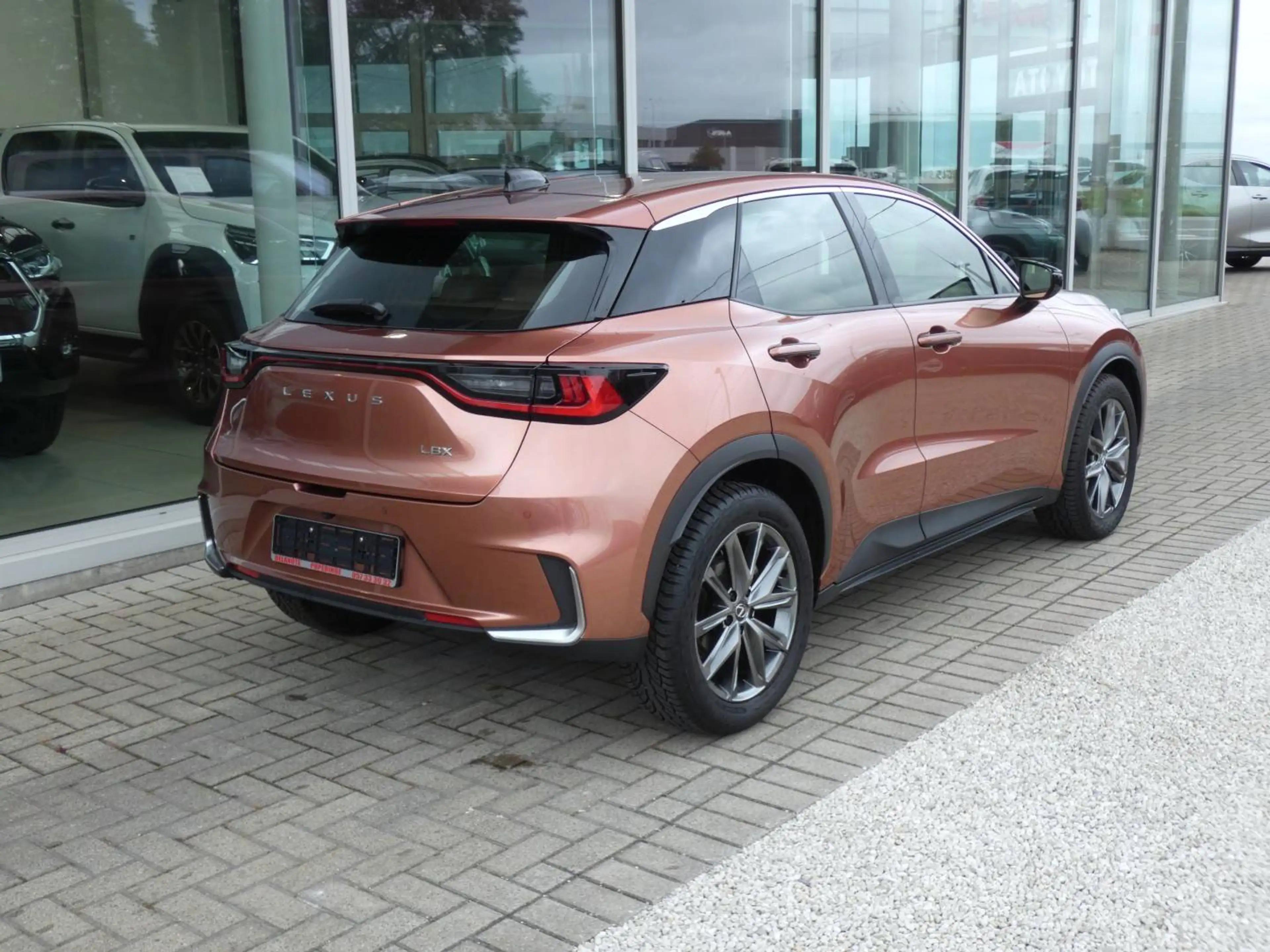 Lexus LBX Hybrid Elegant +BRUIN LEDER +Stuur&Zetelverwarming +GPS +Dodehoek +Parkeersensoren — photo 6