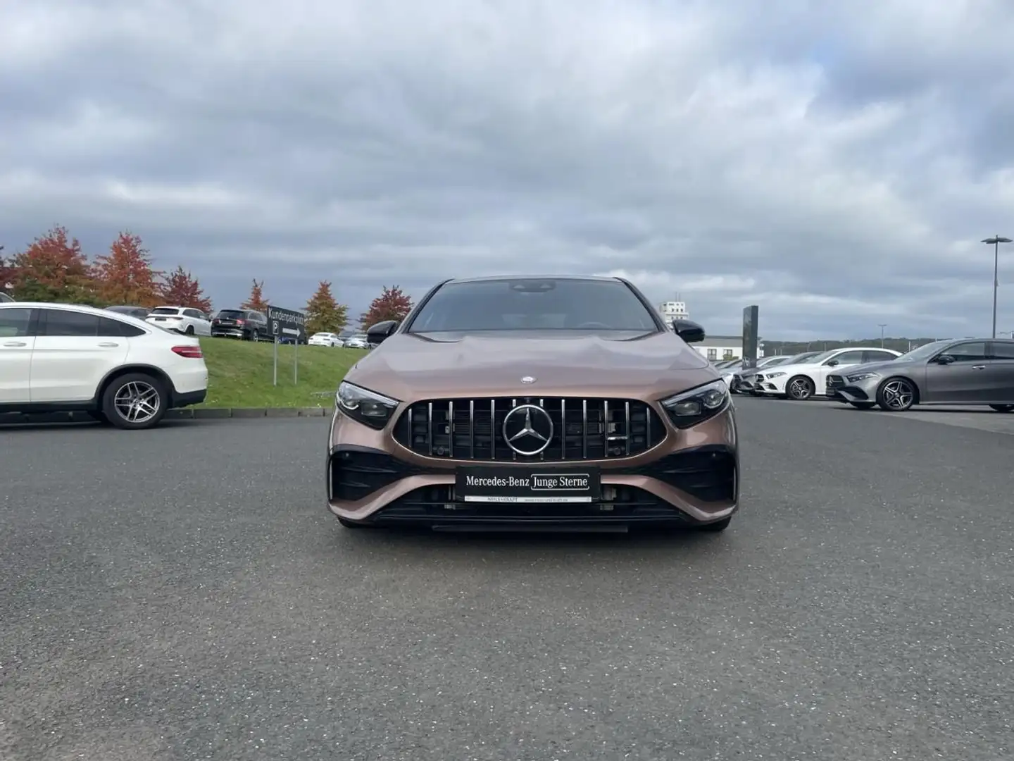 Mercedes-Benz A 35 AMG 4M +AMG-Sport+Pano+DISTRONIC+Distr+MLB Gold - 2