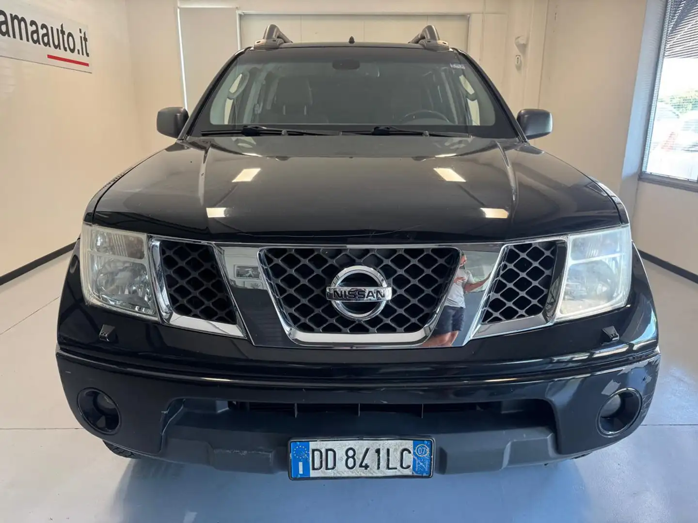 Nissan Navara 2.5 dCi 4 porte Double Cab HARD TOP Nero - 2