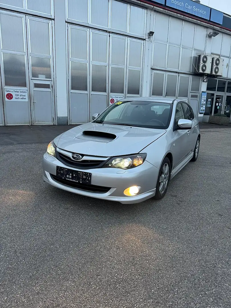 Subaru Impreza Hatchback 2,0D Sport Silber - 1