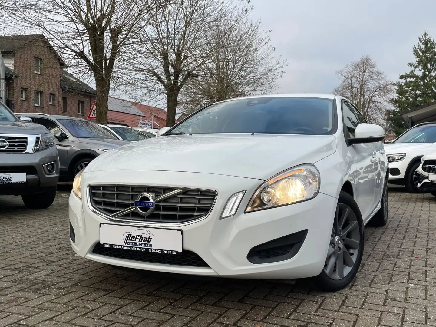 Volvo S60 Lim. Kinetic*SHZ*AHK*PDC* Blanc - 1