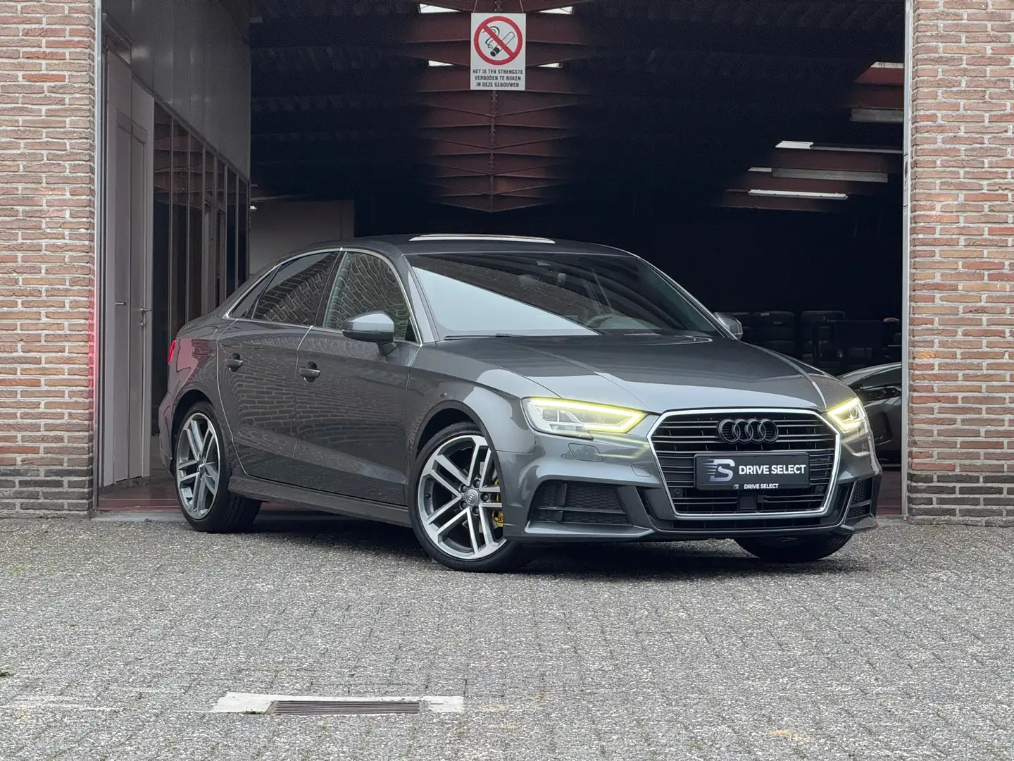 Audi A3 35 TFSI Limousine | S-line | LED | ACC | Keyless Gris - 1