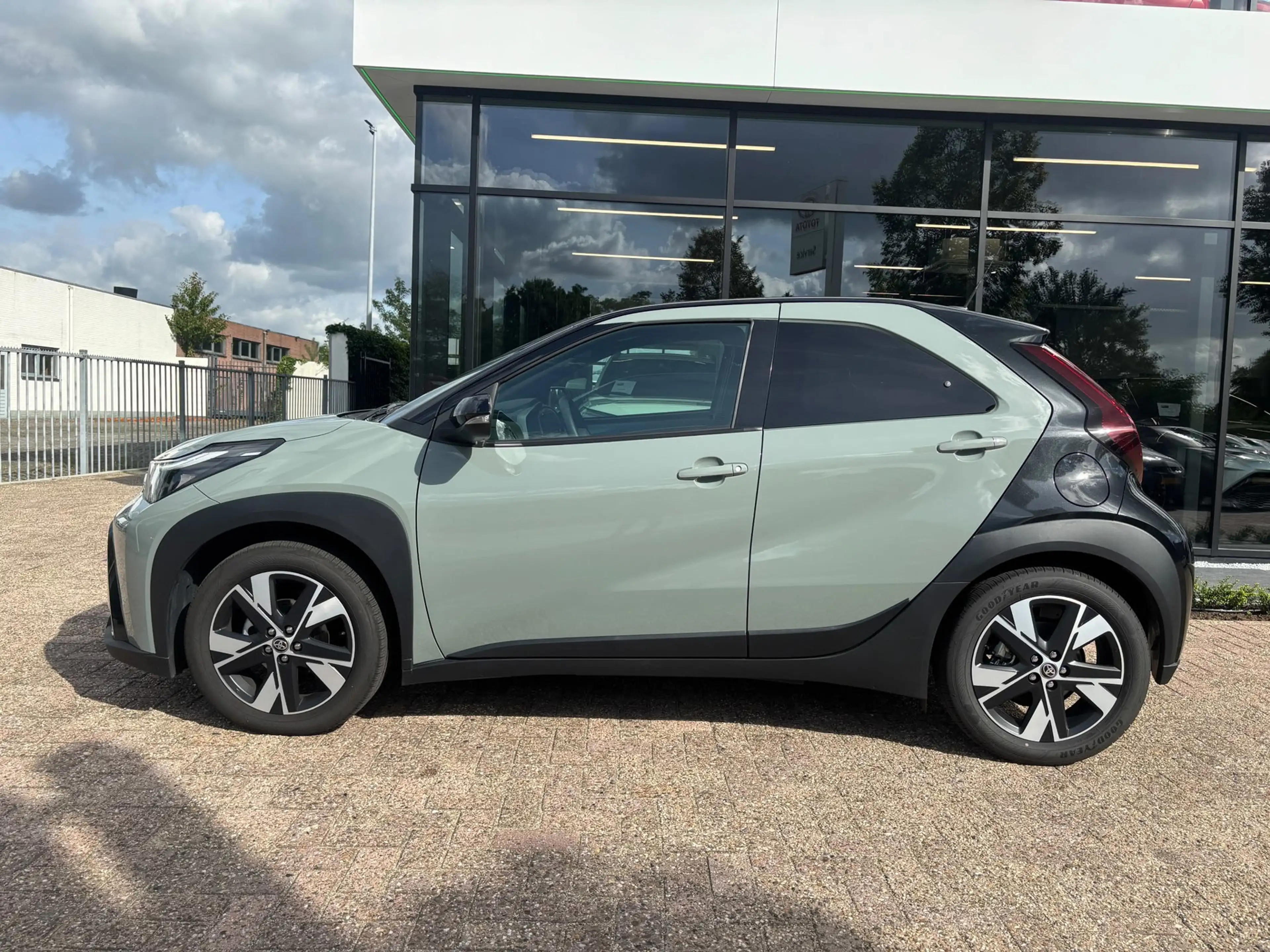 Toyota Aygo X Hybrid 115 pulse|Bi-tone|Stoelverwarming — photo 3