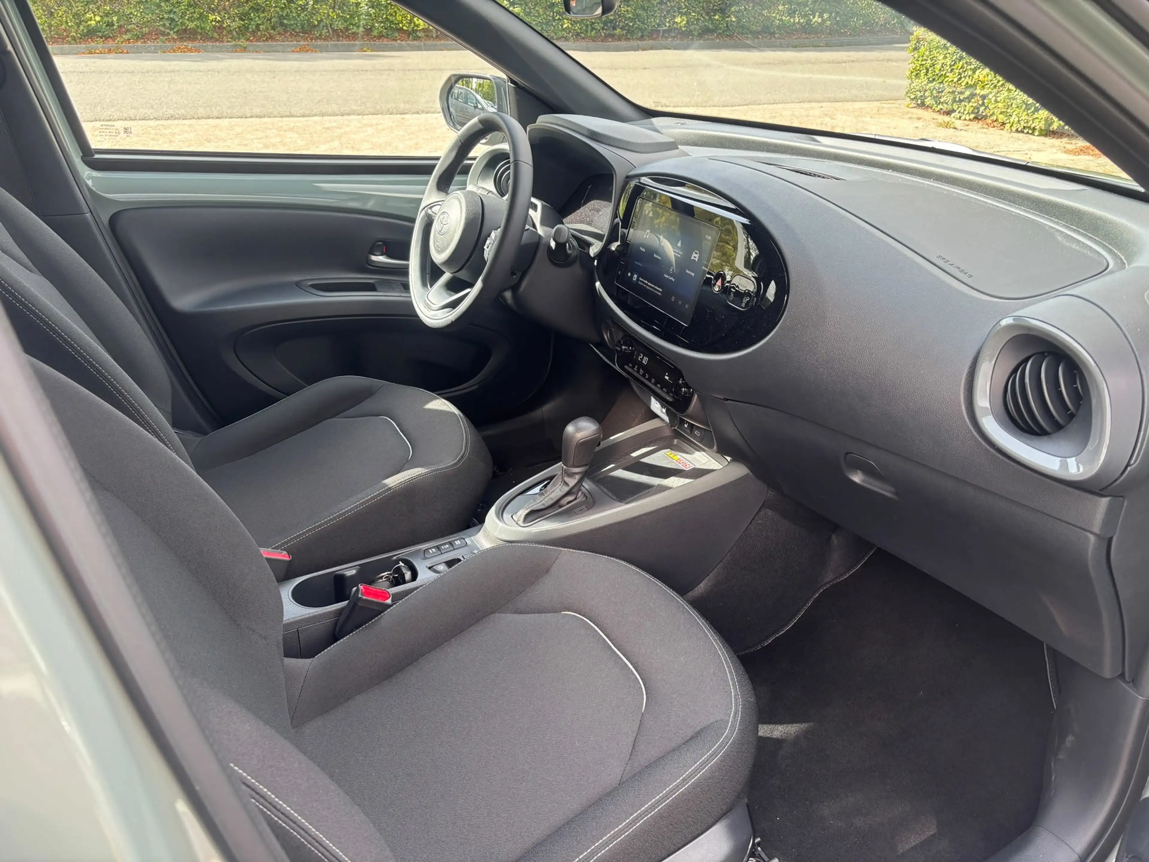 Toyota Aygo X Hybrid 115 pulse|Bi-tone|Stoelverwarming — photo 6