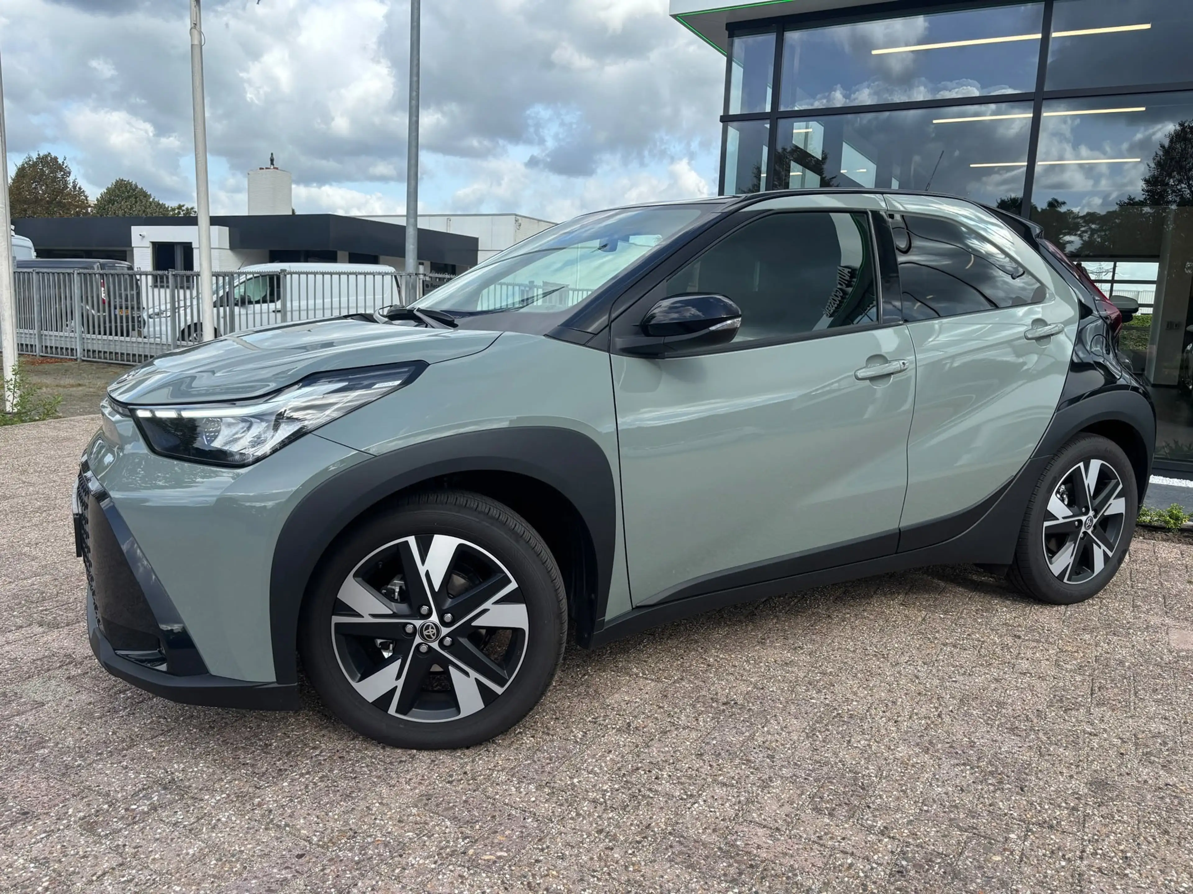 Toyota Aygo X Hybrid 115 pulse|Bi-tone|Stoelverwarming — photo 2