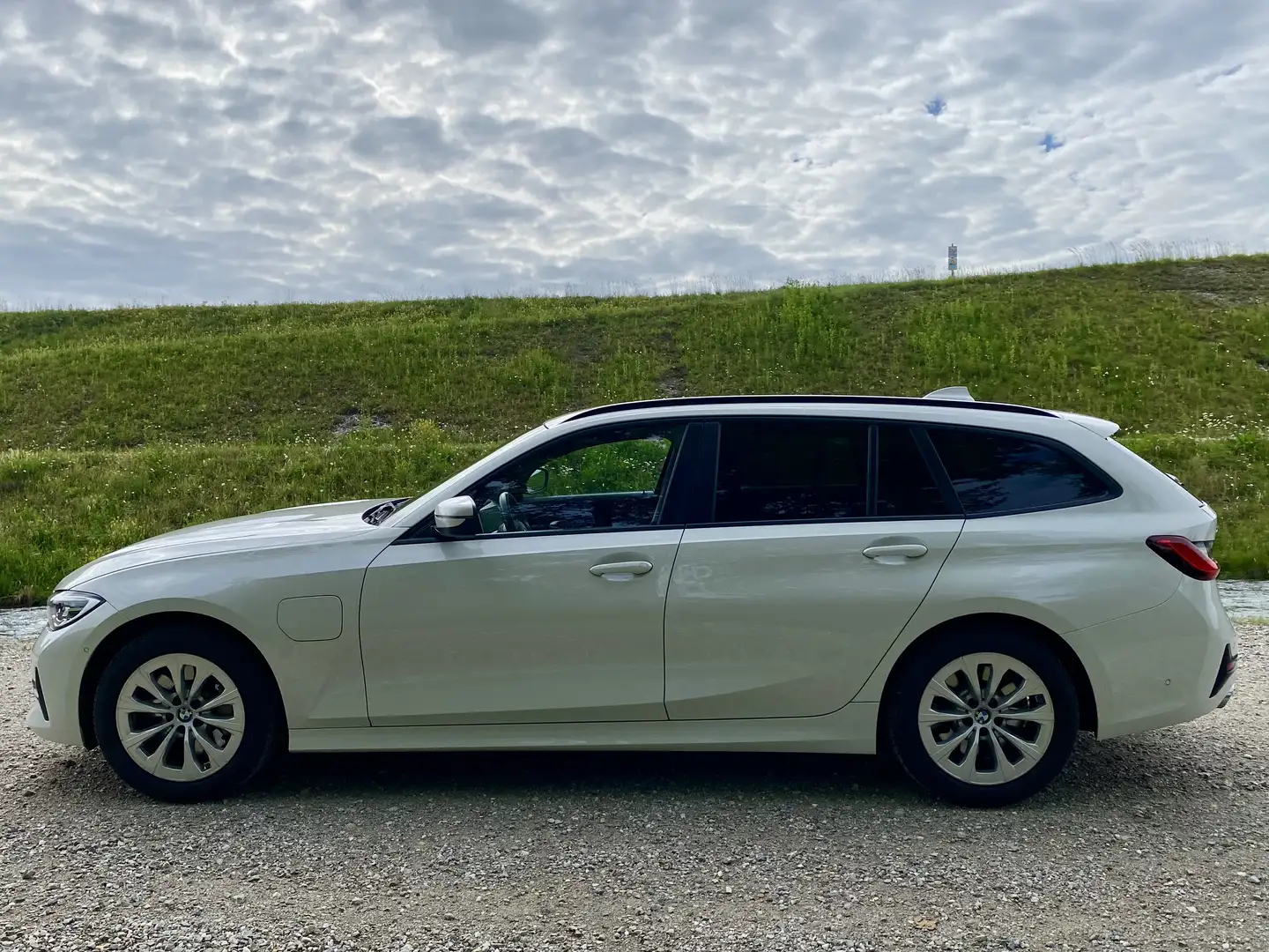 BMW 330 330e PHEV xDrive Touring Aut. - 1