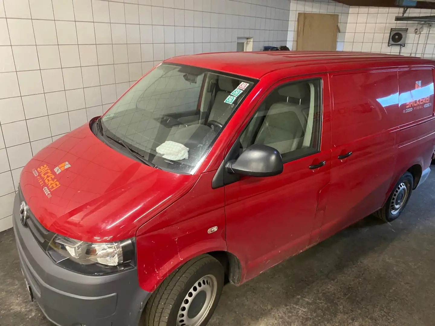 Volkswagen T5 Transporter kurz Roşu - 1