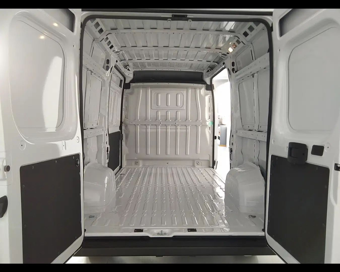 Citroen Jumper 35 2.2 BlueHDi 140 S&S AT8 PM-TM Furgone Bianco - 2