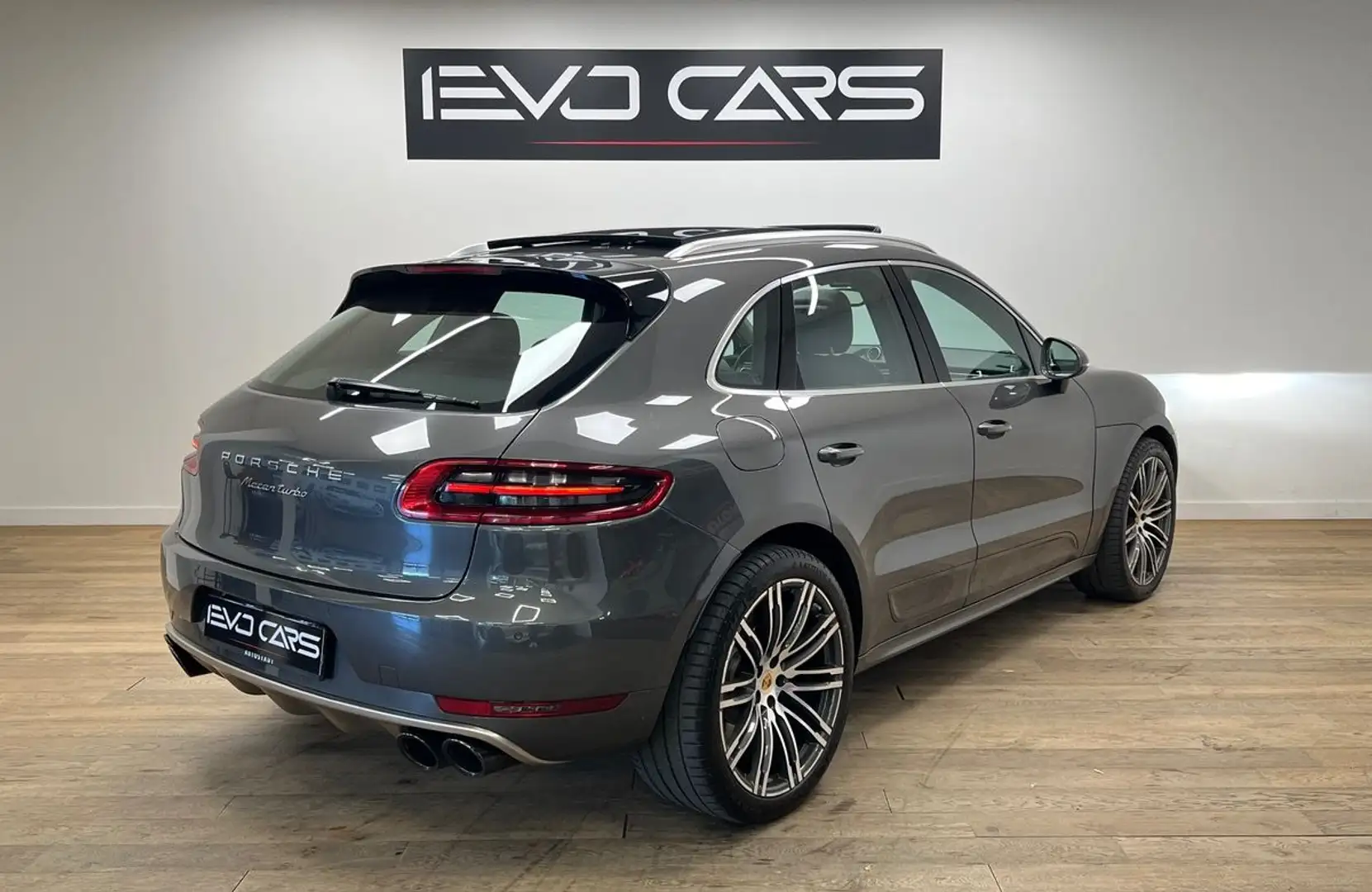Porsche Macan Turbo 3.6 V6 400ch PDK / Caméra / CarPlay / PSE / BOSE / Chrono / PDLS%2B / Sièges 18 Gris - 2