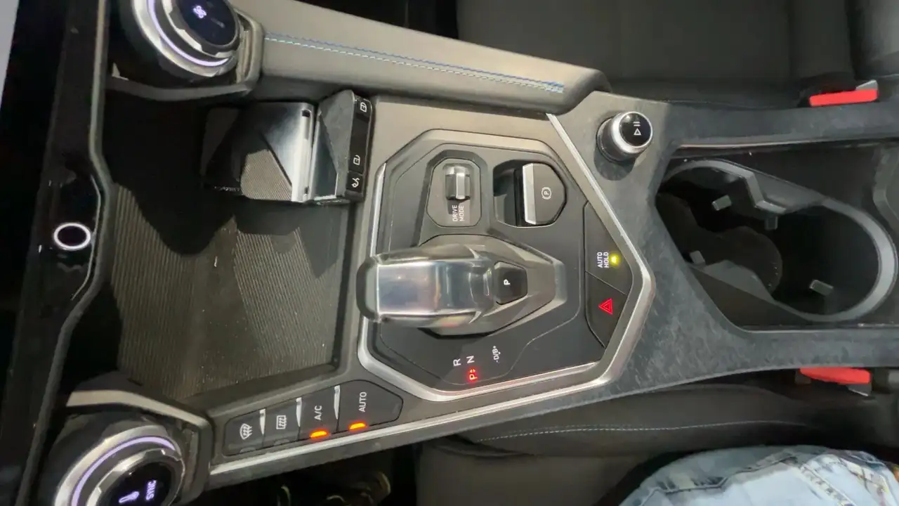 Lynk & Co 01 1.5 td phev auto, миниатюра 3