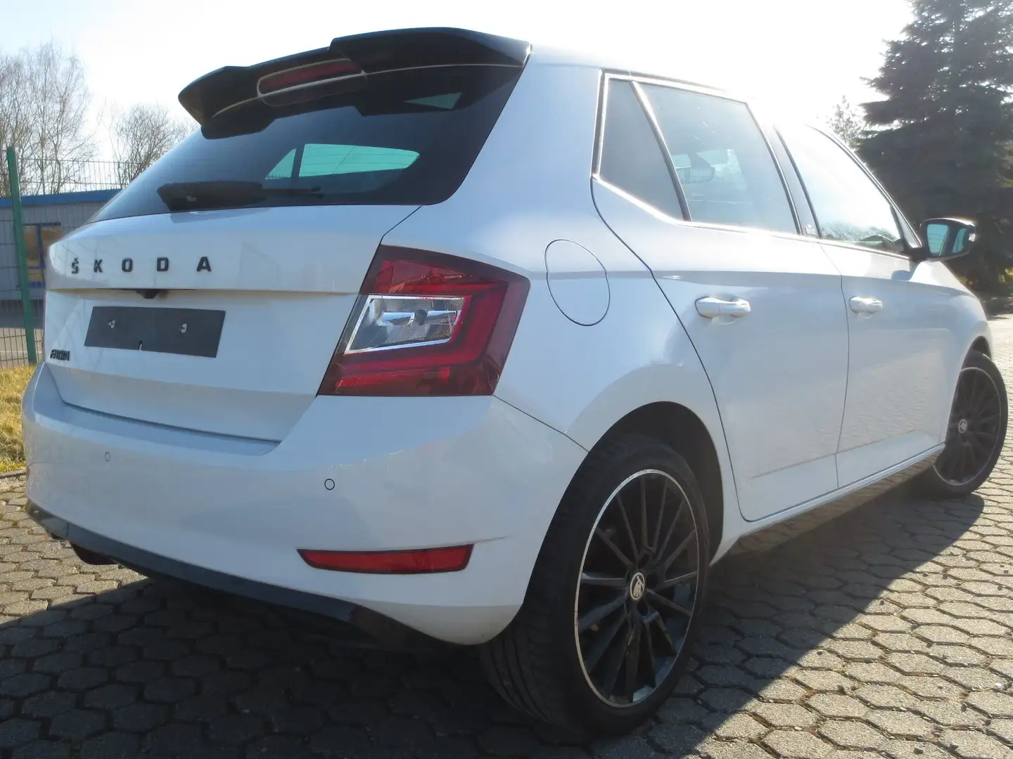 Skoda Fabia Monte Carlo *NAVI/LED/PANO/SHG* Blanc - 2