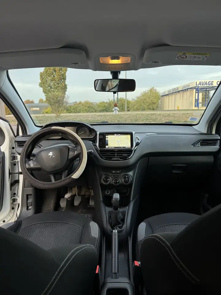 Peugeot 208 208 — photo 6