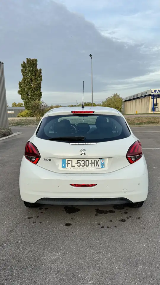 Peugeot 208 208 — photo 4