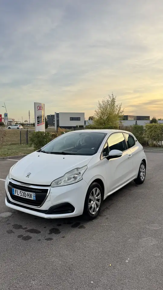 Peugeot 208 208 — photo 2
