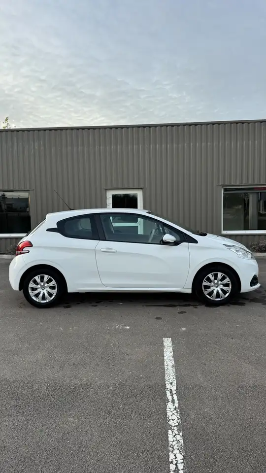 Peugeot 208 208 — photo 3