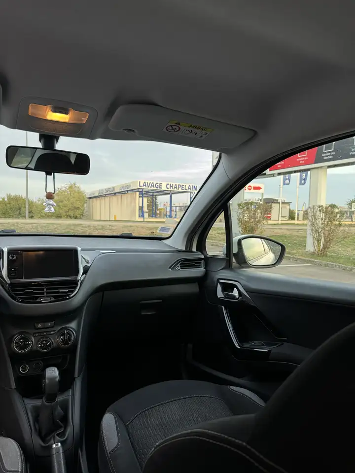 Peugeot 208 208 — photo 7