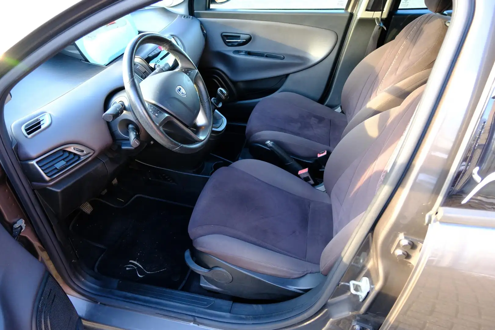 Lancia Ypsilon 0.9 TwinAir Platinum 5-drs Airco|LMV|Cruise Braun - 2