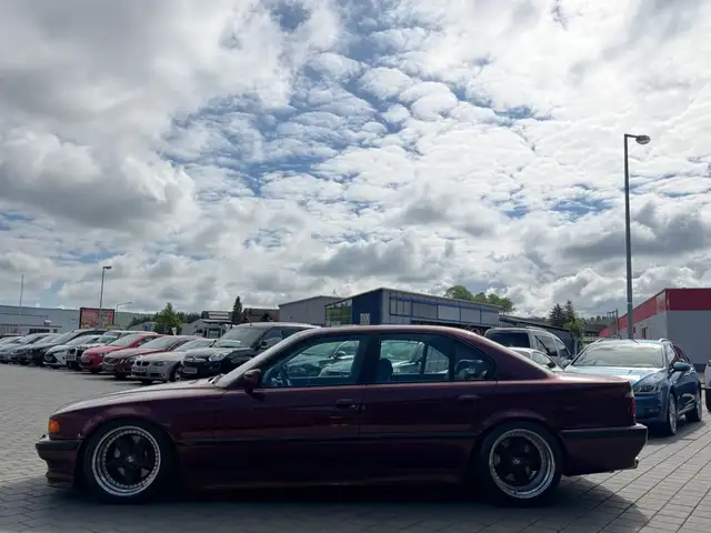 BMW 7 Series view 6