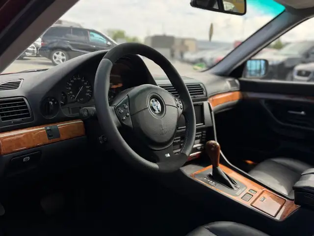 BMW 7 Series view 15