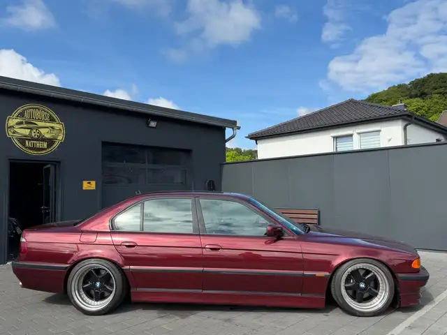 BMW 7 Series view 12