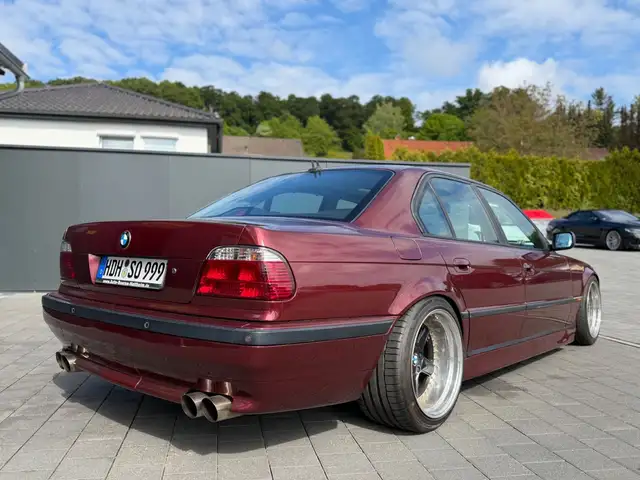 BMW 7 Series view 10