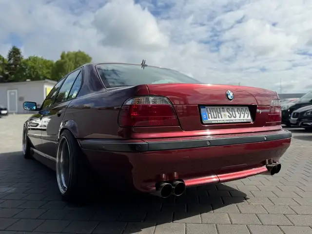 BMW 7 Series view 8