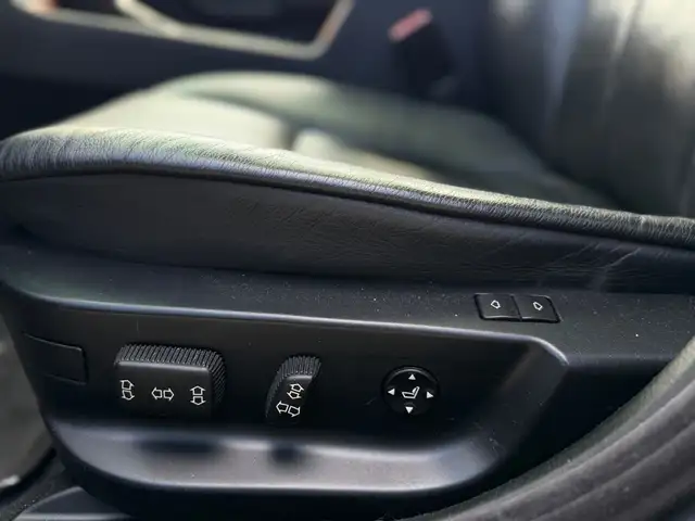 BMW 7 Series view 14