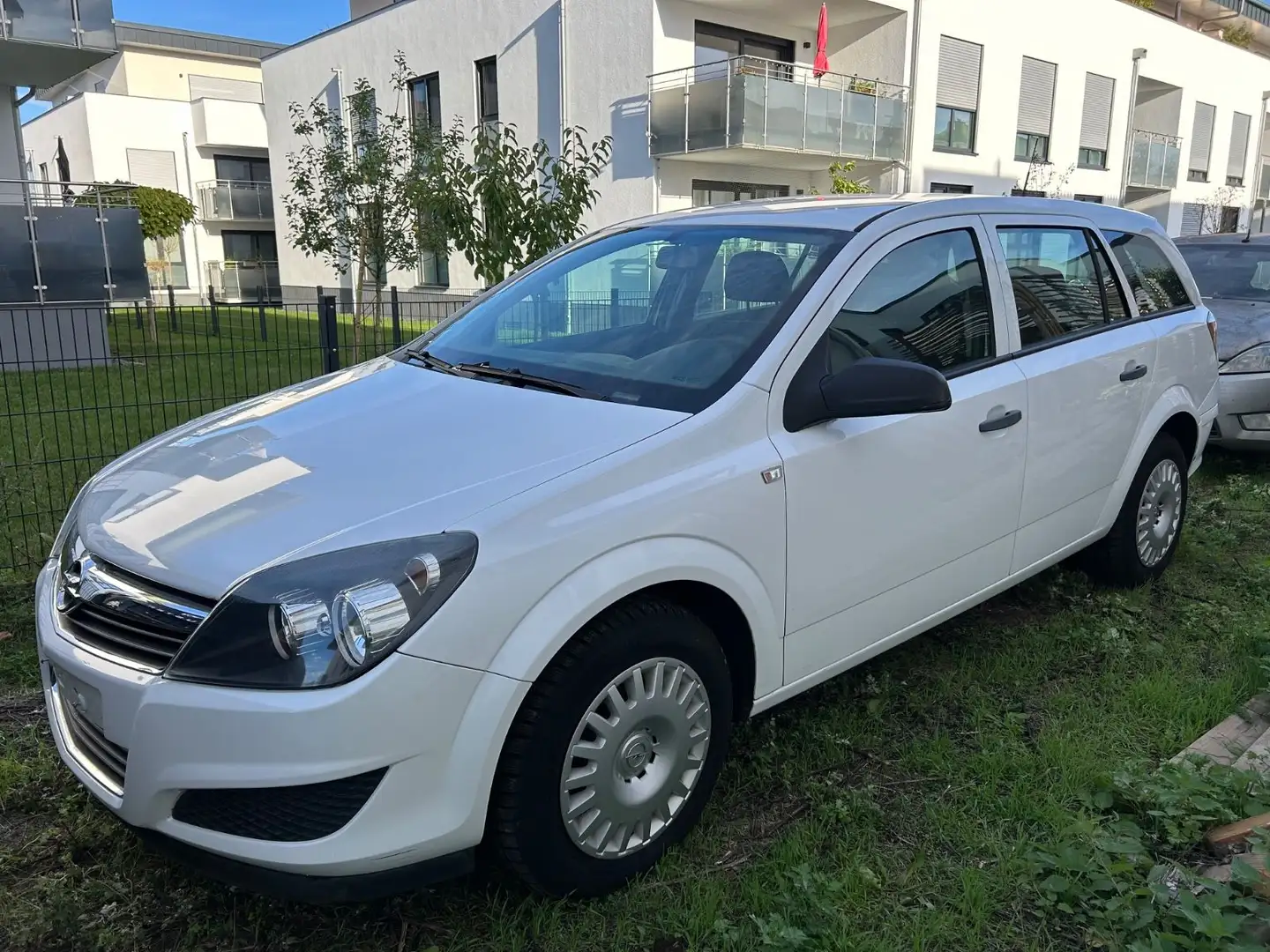 Opel Astra H Caravan 1.6  Selection "110 Jahre" Weiß - 1