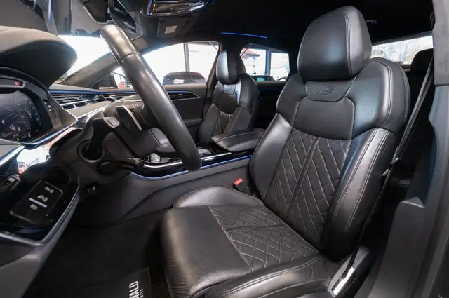 Audi A8 view 12