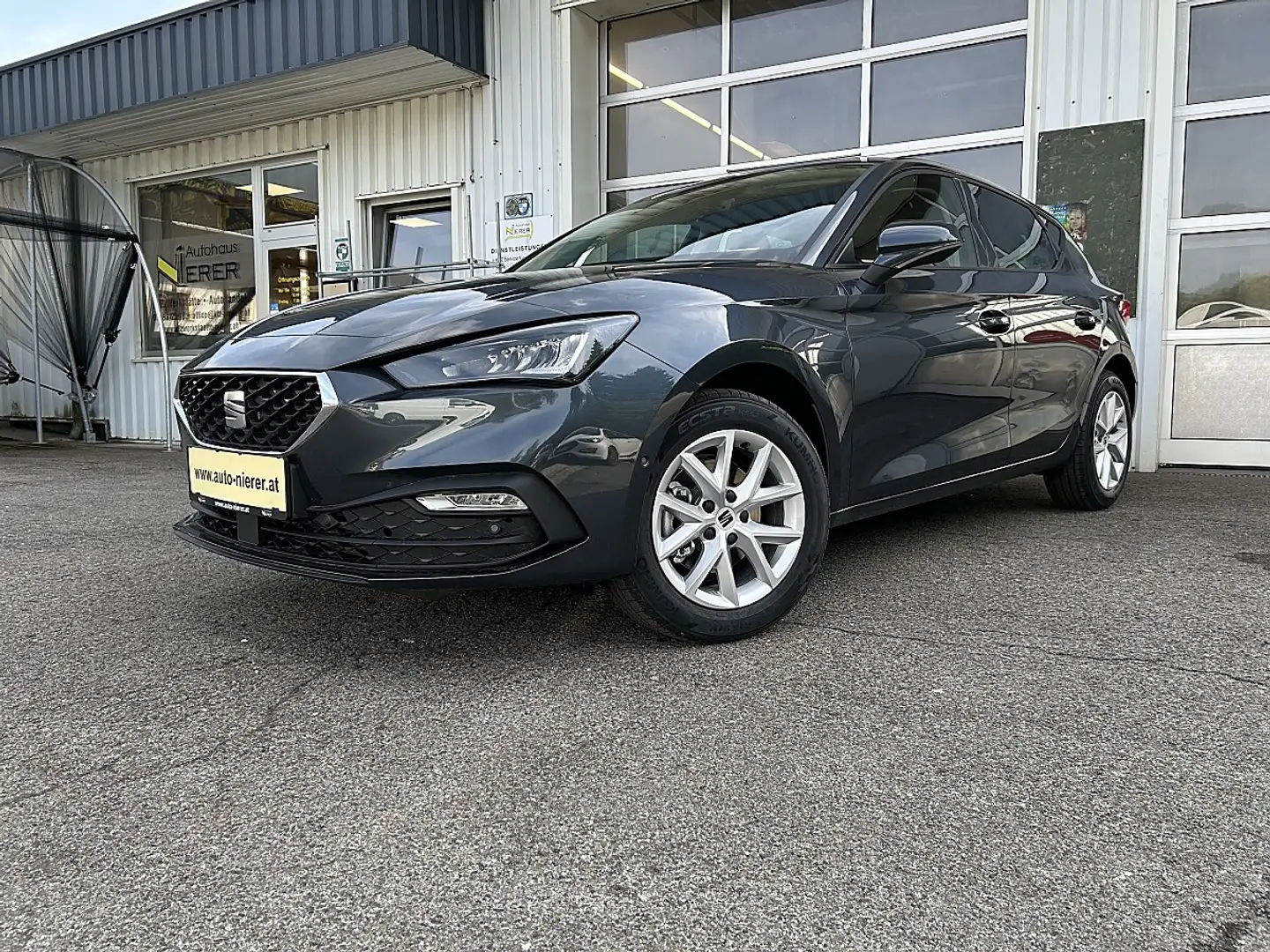 SEAT Leon 1,5 TSI Style Edition Grau - 1