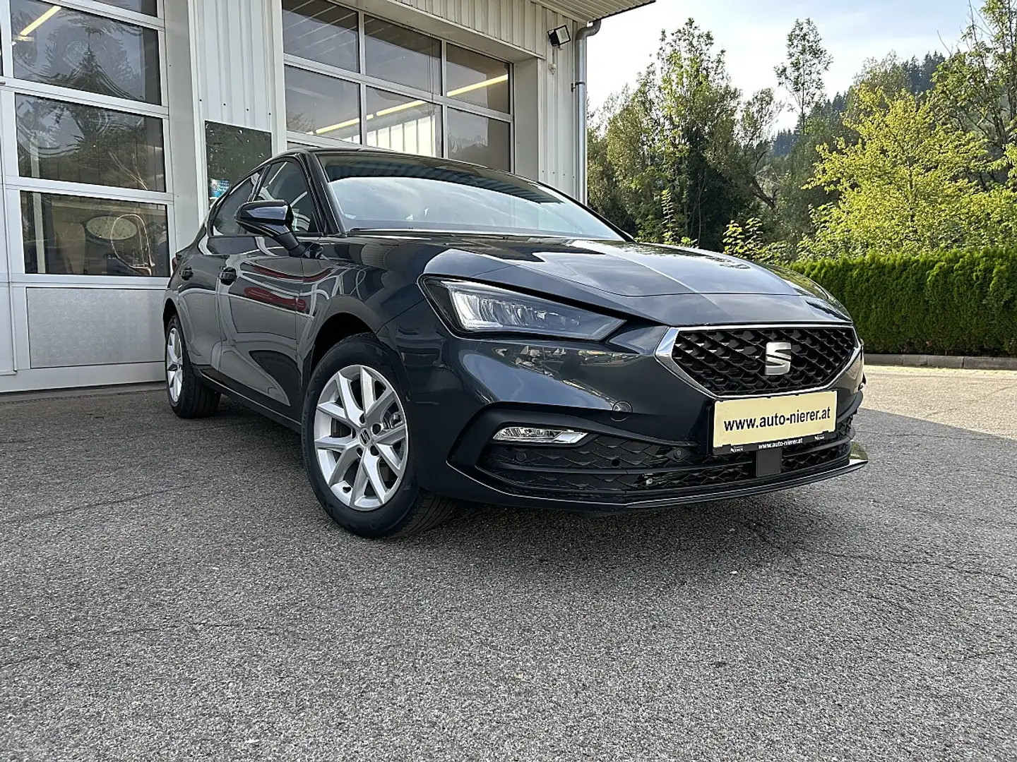 SEAT Leon 1,5 TSI Style Edition Grau - 2