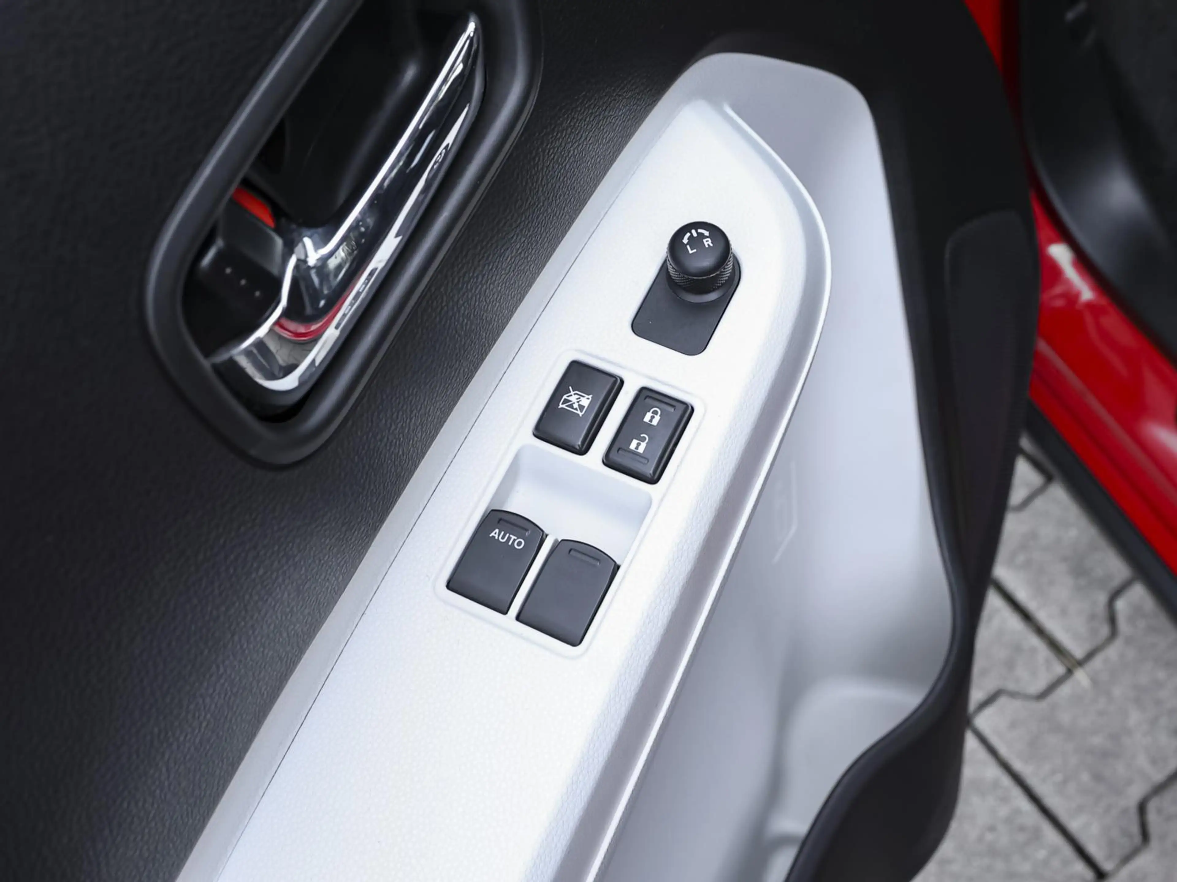 Suzuki Ignis Hybrid 1.2 AllGrip KLIMA BT ZV SERVO USB eFH — photo 8