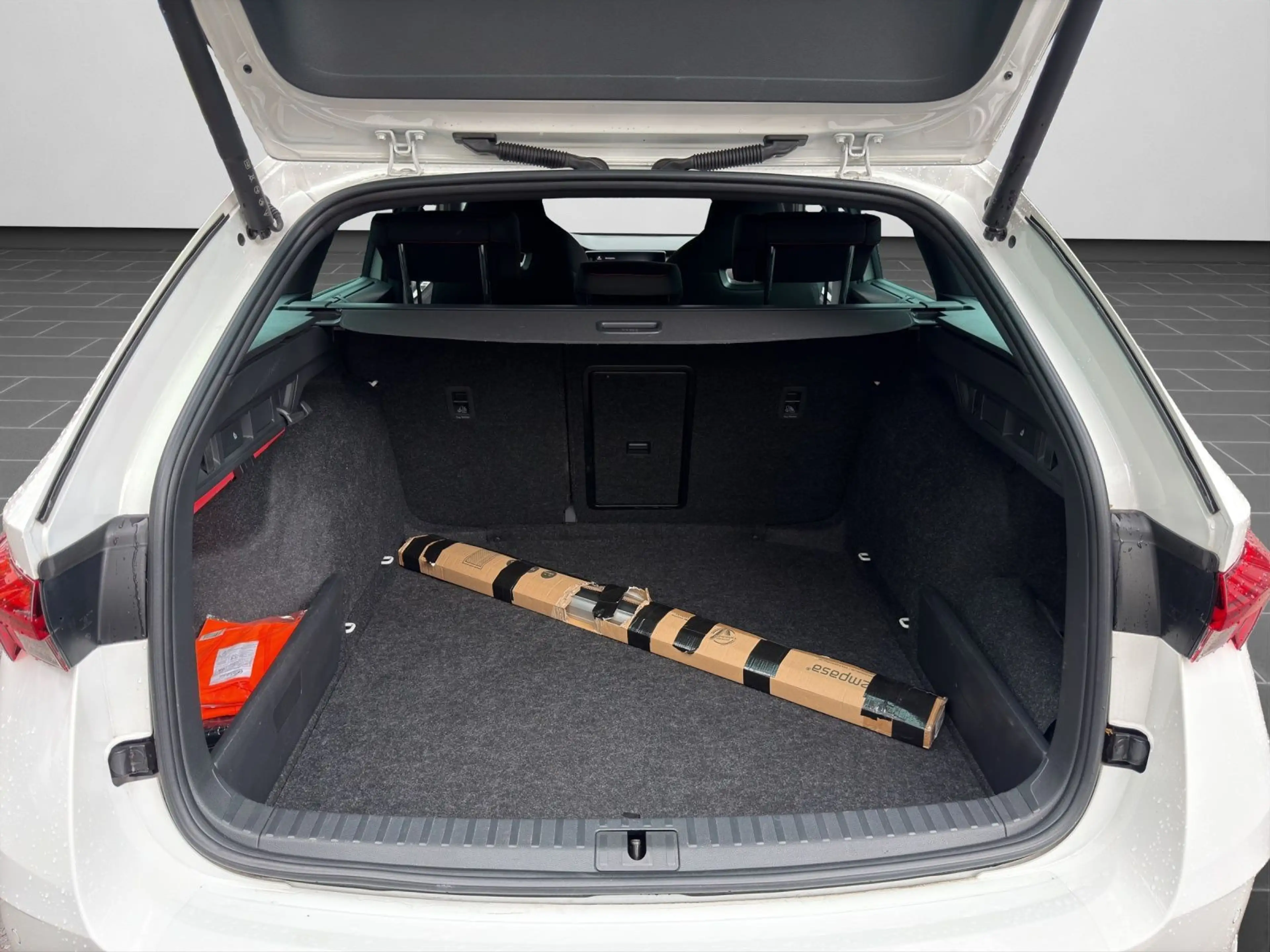 Skoda Octavia IV Combi RS 2.0 TDI DSG MATRIX 360° SHZ — photo 15