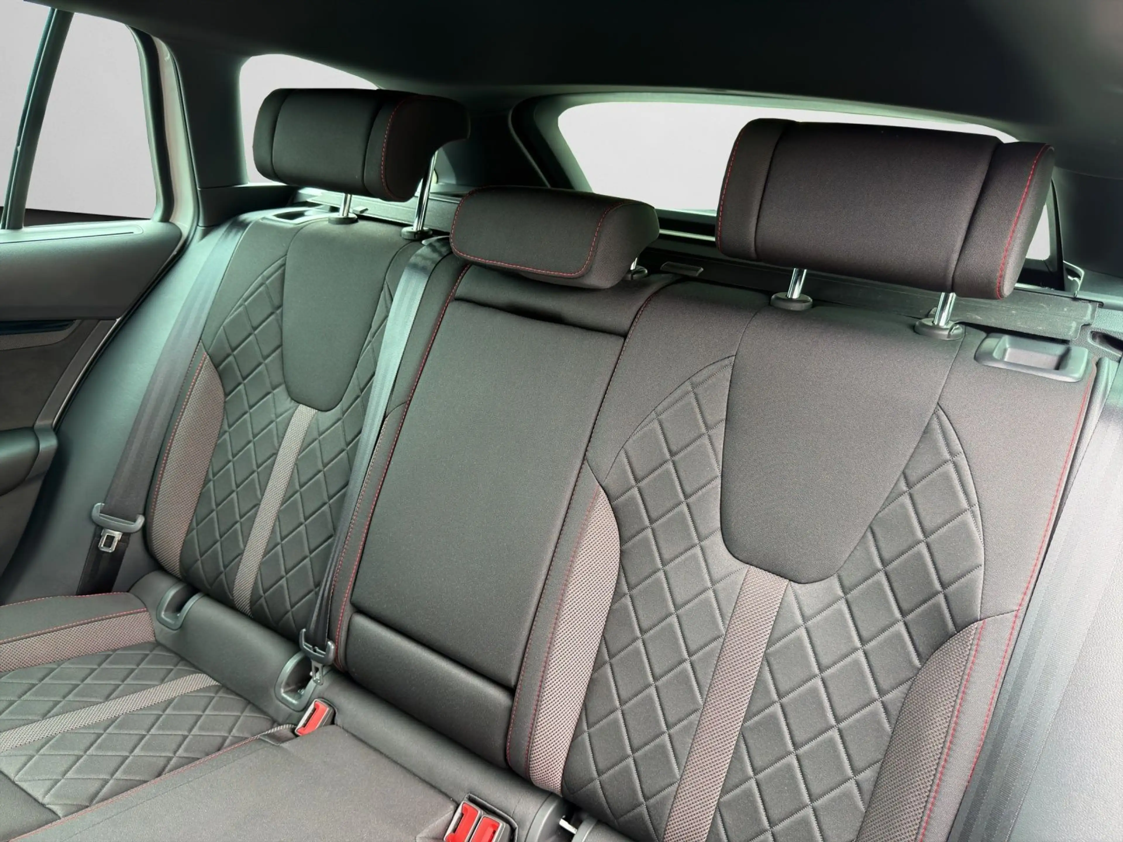 Skoda Octavia IV Combi RS 2.0 TDI DSG MATRIX 360° SHZ — photo 14