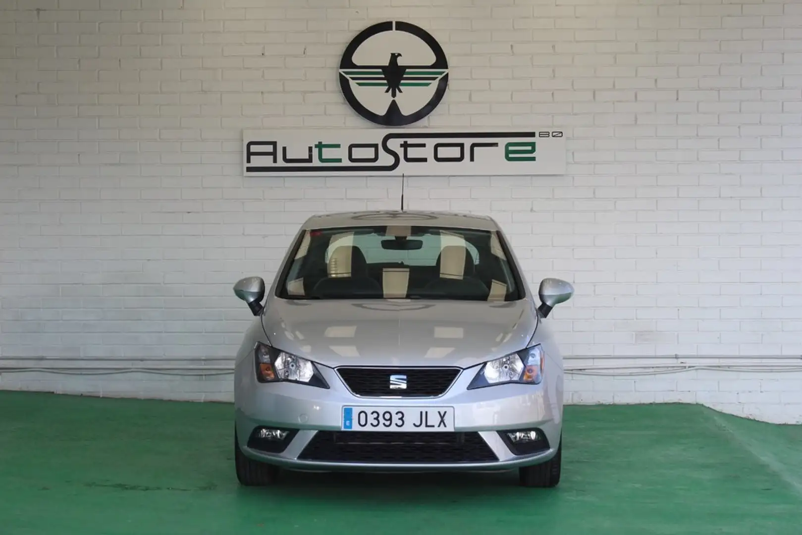SEAT Ibiza 1.4 TDI 105cv Style Grijs - 2