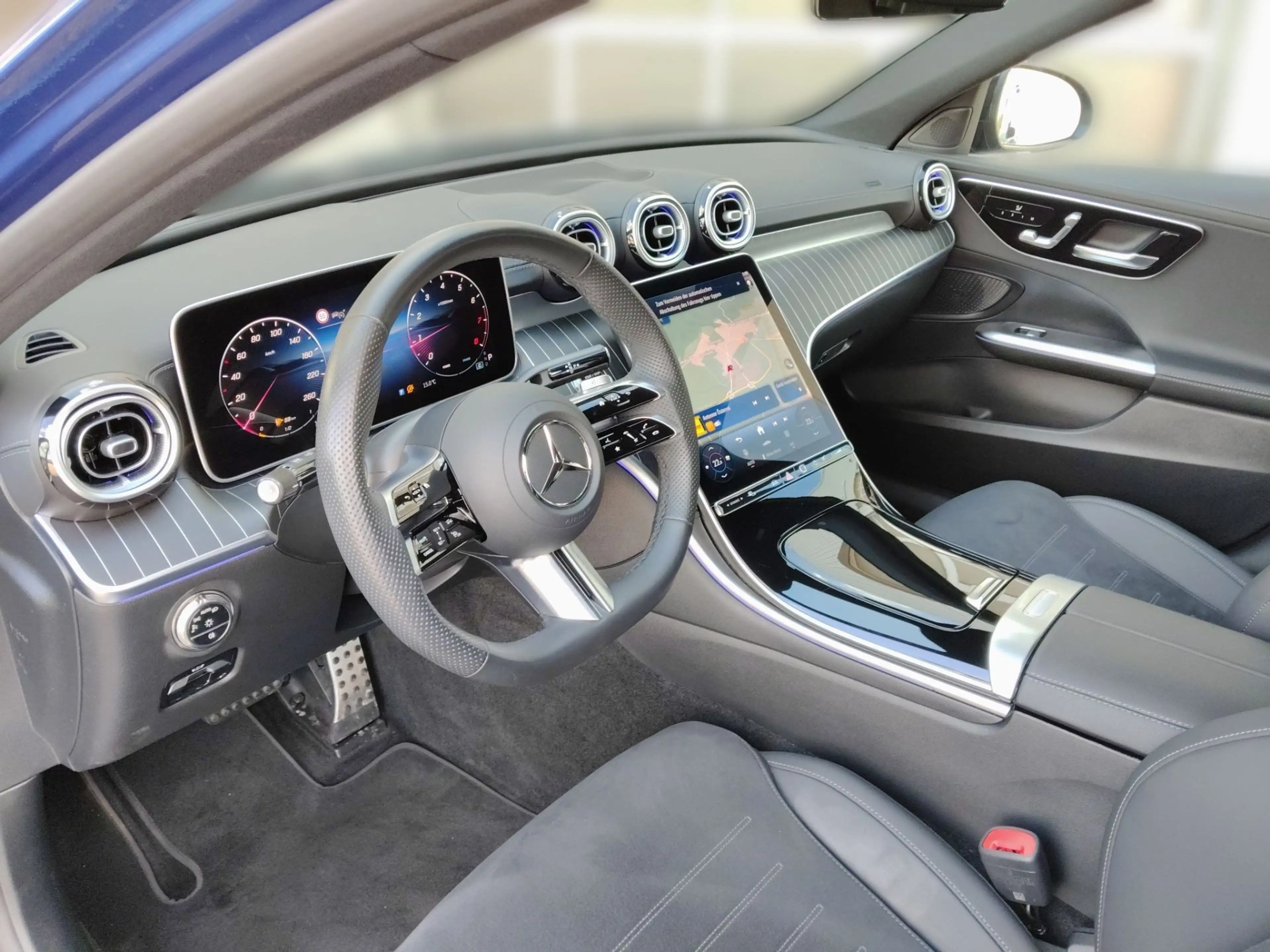 Mercedes-Benz C 180 AMG-Line Night — photo 10