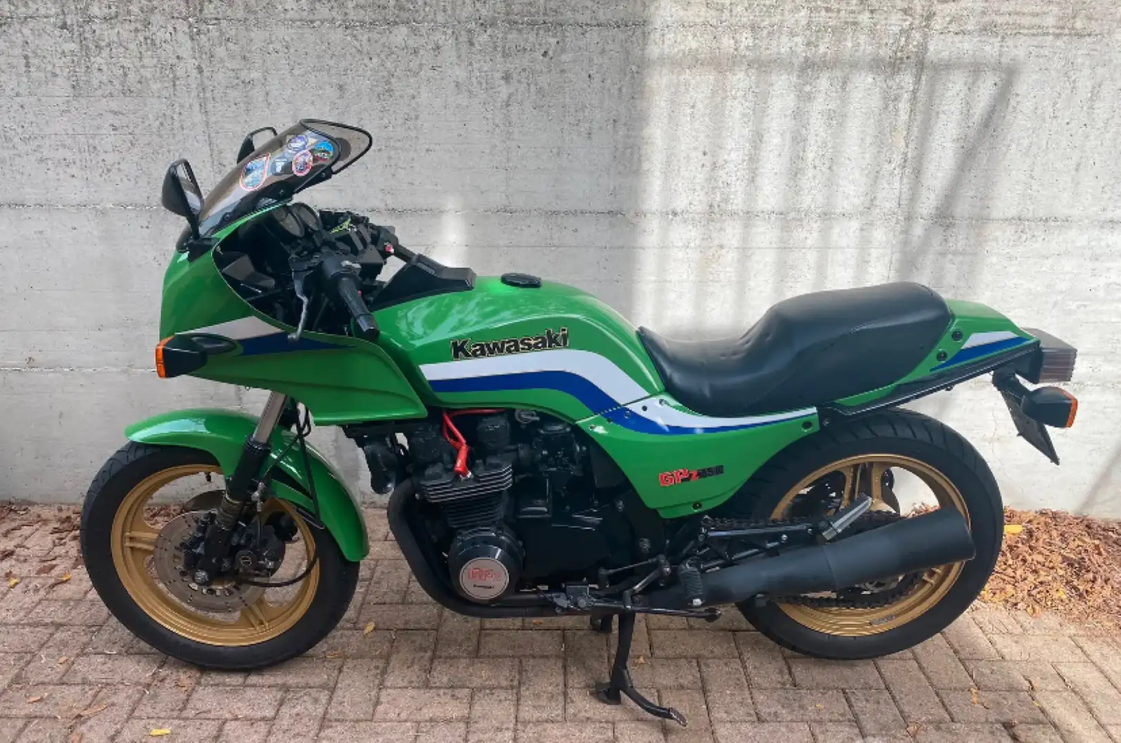 Kawasaki GPZ 750 unitrack Green - 1