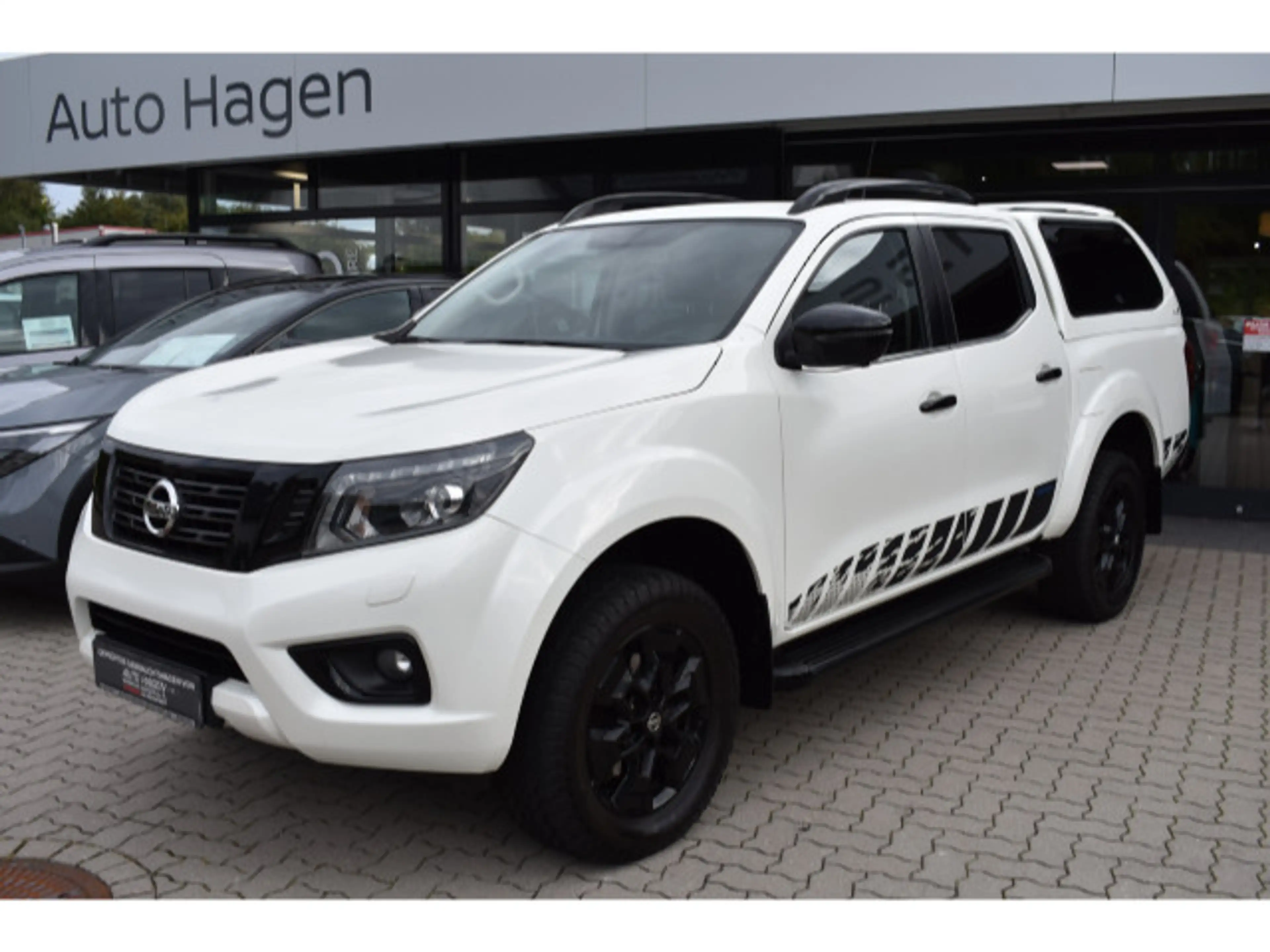 Nissan Navara NP300 N-Guard Double Cab 4x4-Allrad Autom — photo 2