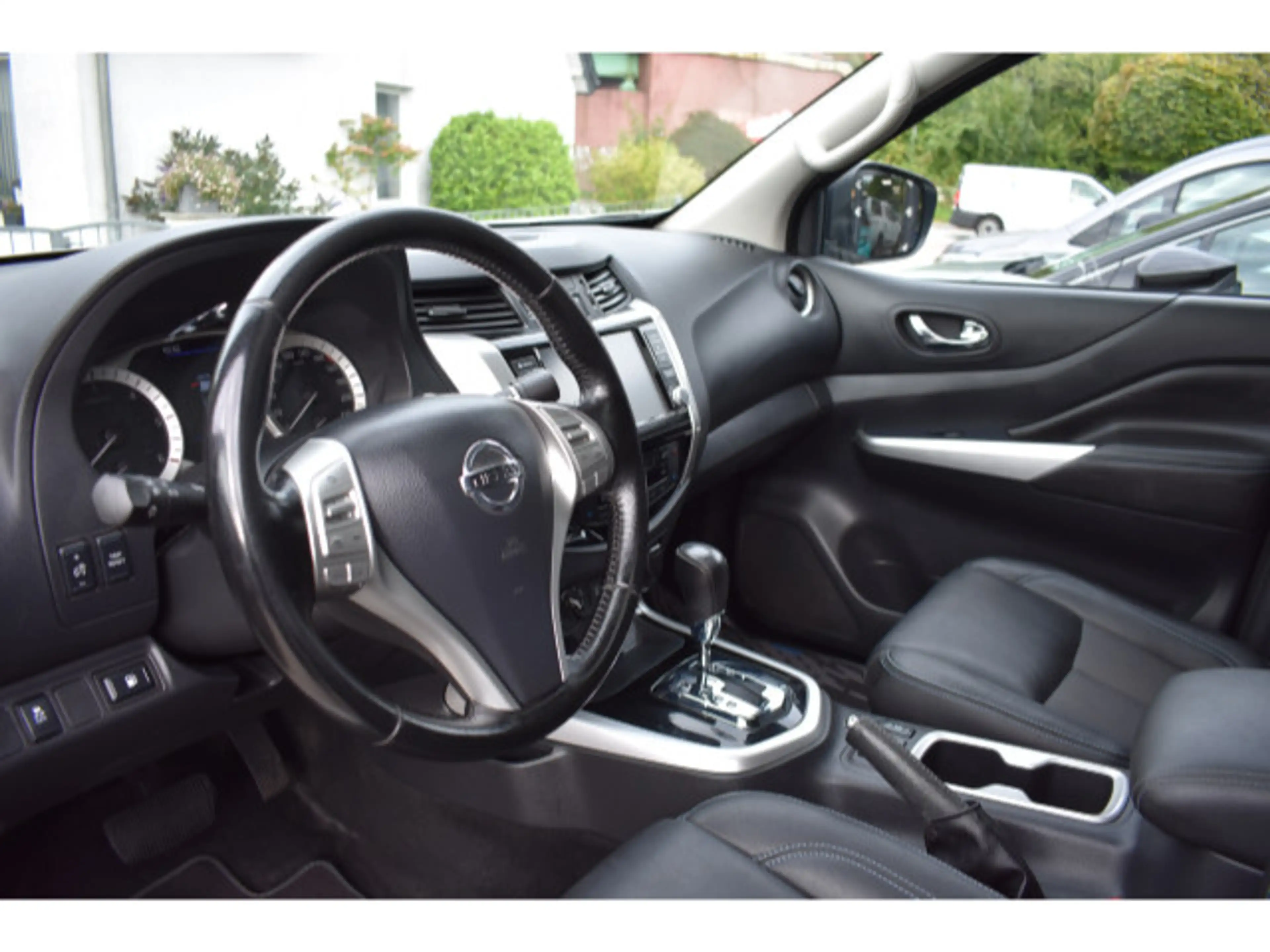 Nissan Navara NP300 N-Guard Double Cab 4x4-Allrad Autom — photo 12