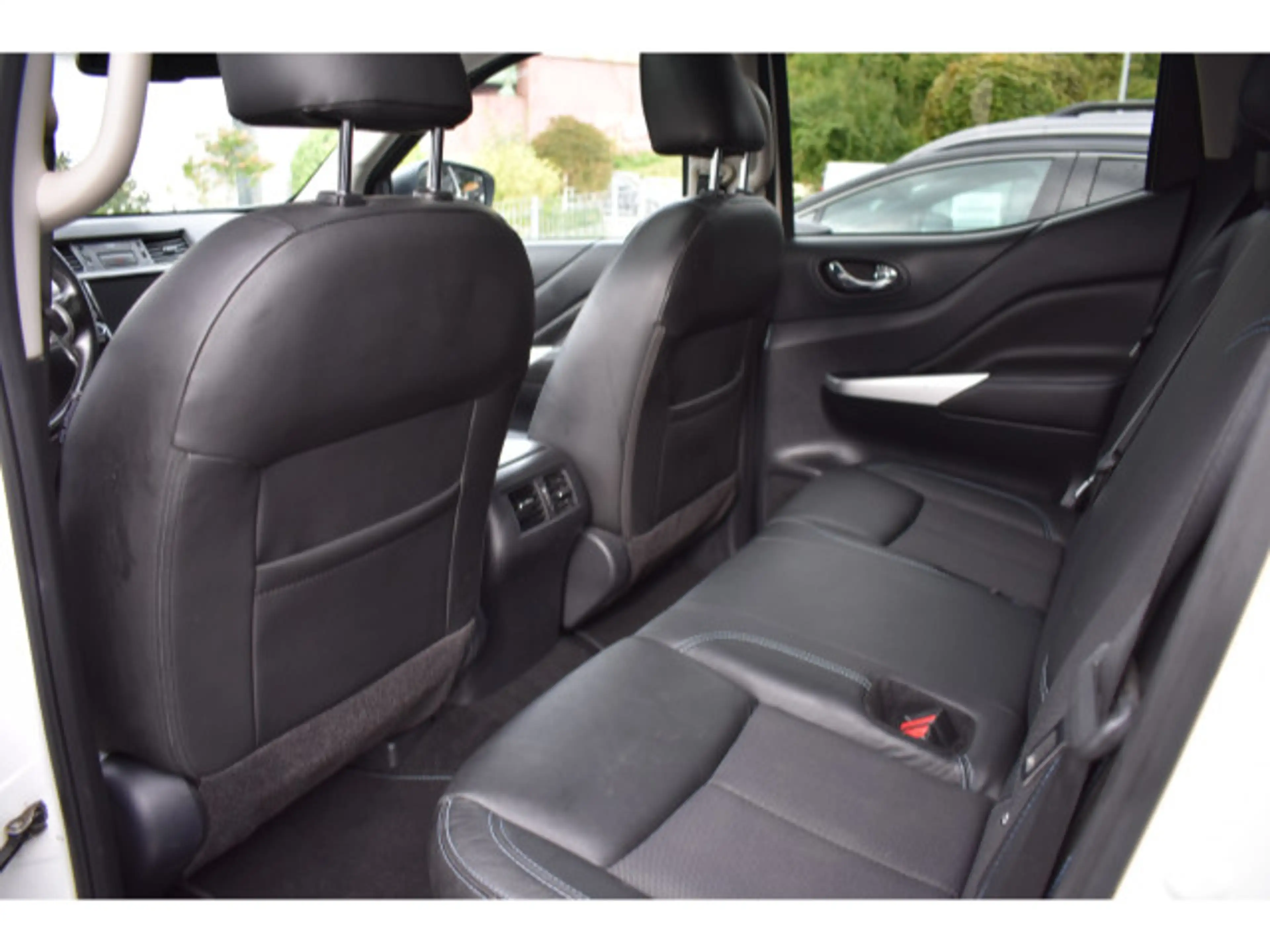 Nissan Navara NP300 N-Guard Double Cab 4x4-Allrad Autom — photo 15