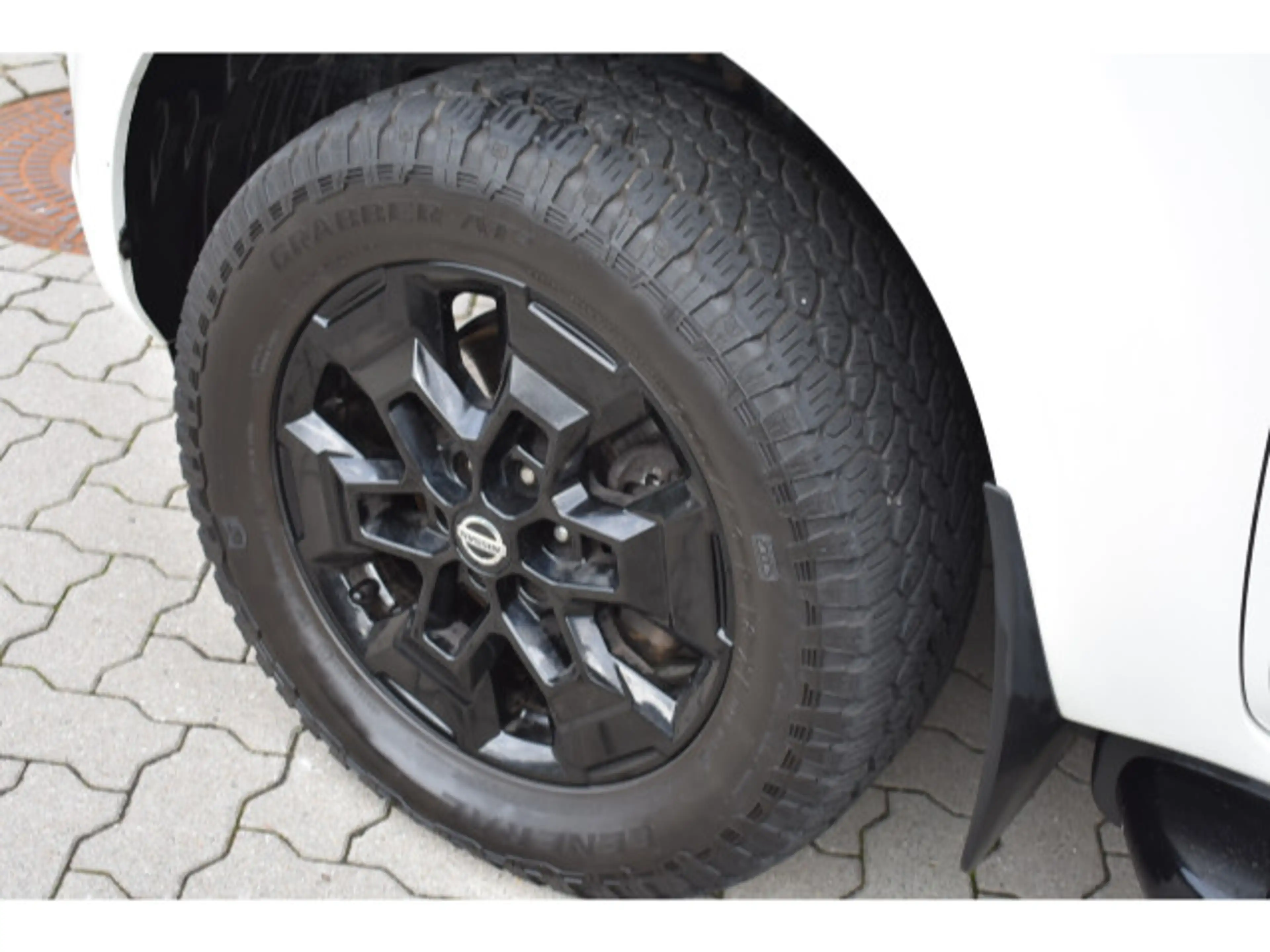 Nissan Navara NP300 N-Guard Double Cab 4x4-Allrad Autom — photo 11