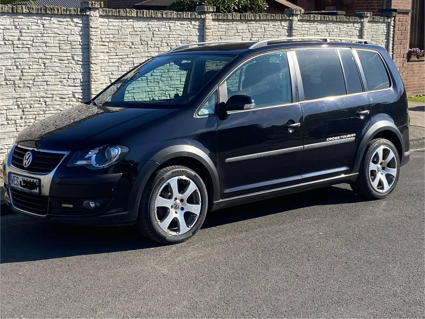 Volkswagen Cross Touran Touran 2.0 TDI DPF DSG Cross Černá - 1
