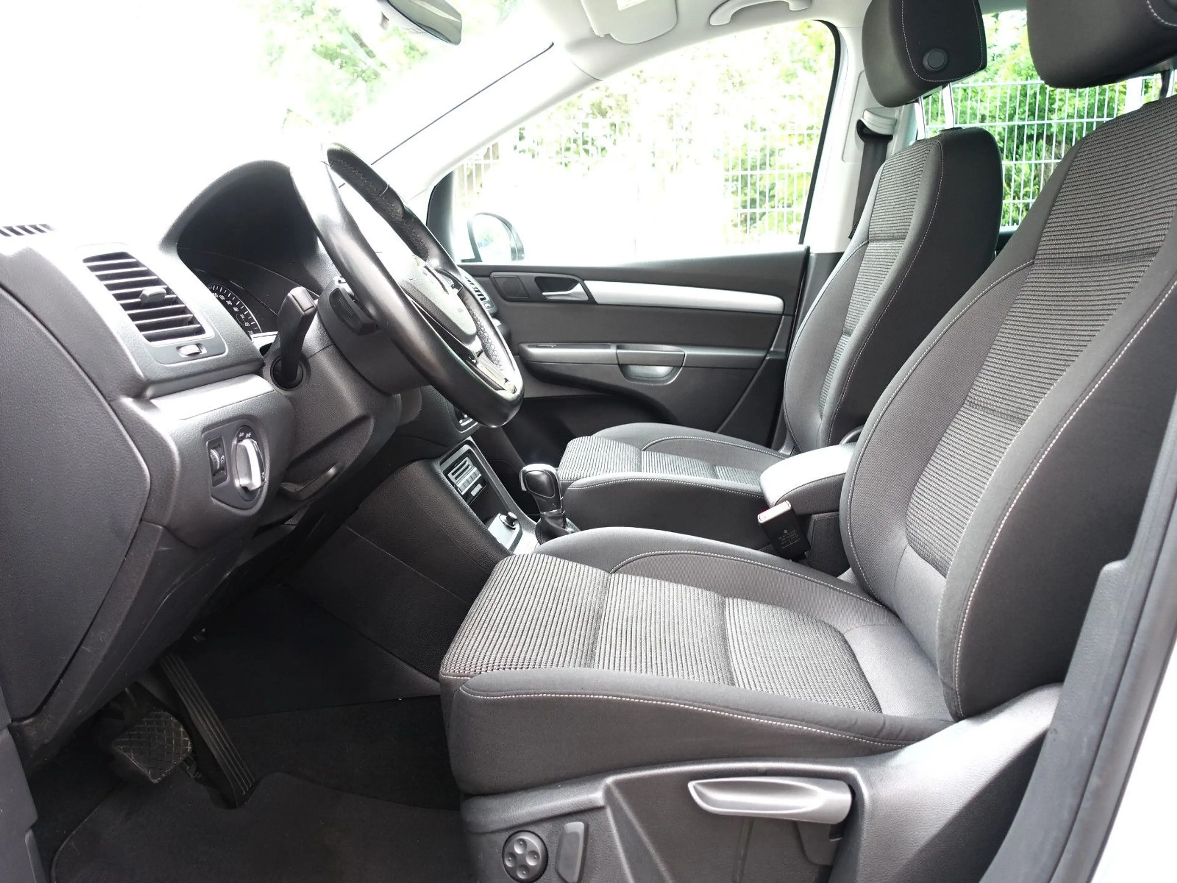 Volkswagen Sharan 1.4 TSI DSG 7-Sitzer*XENON*NAVI*AHK* — photo 9