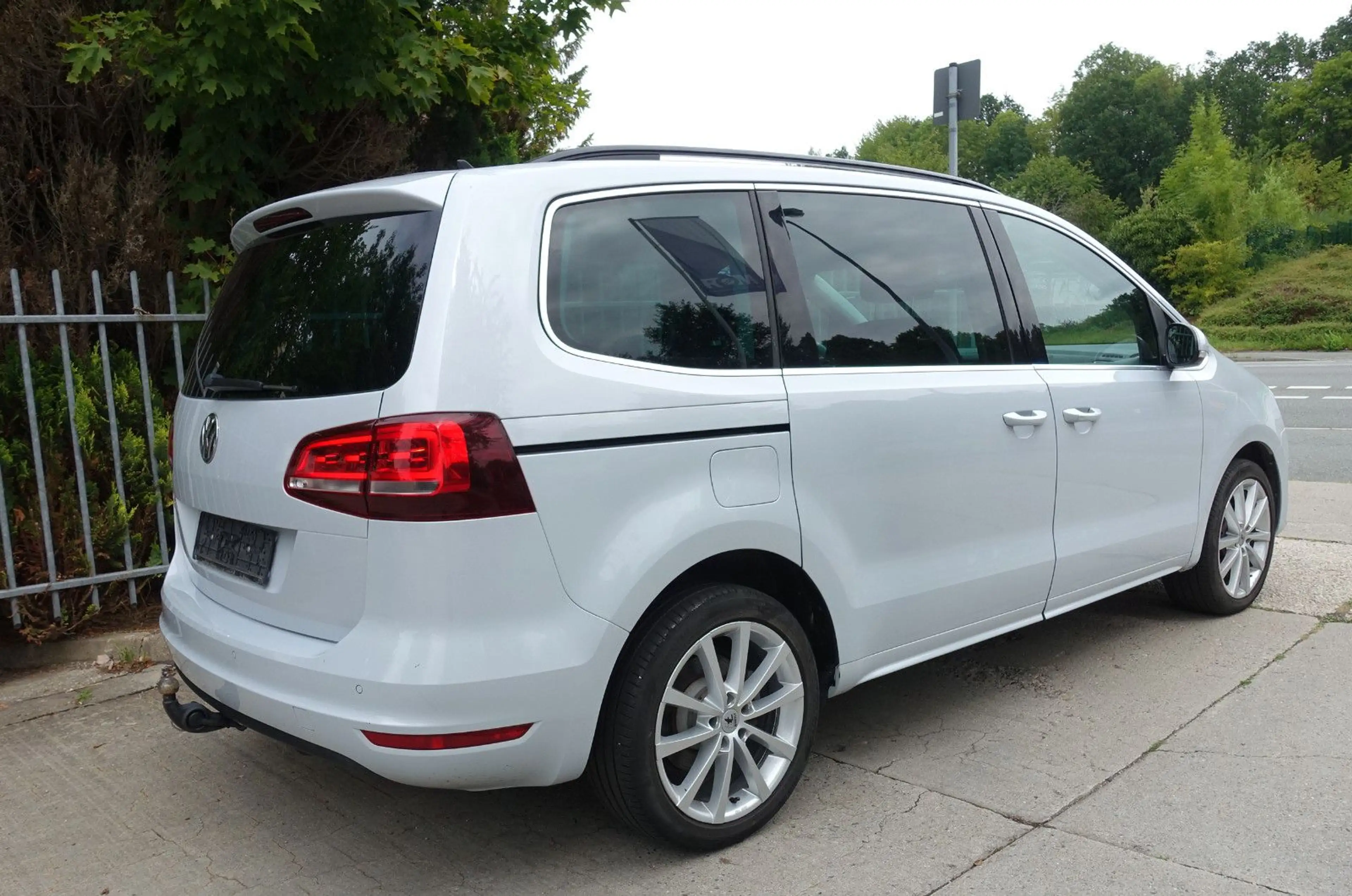 Volkswagen Sharan 1.4 TSI DSG 7-Sitzer*XENON*NAVI*AHK* — photo 7