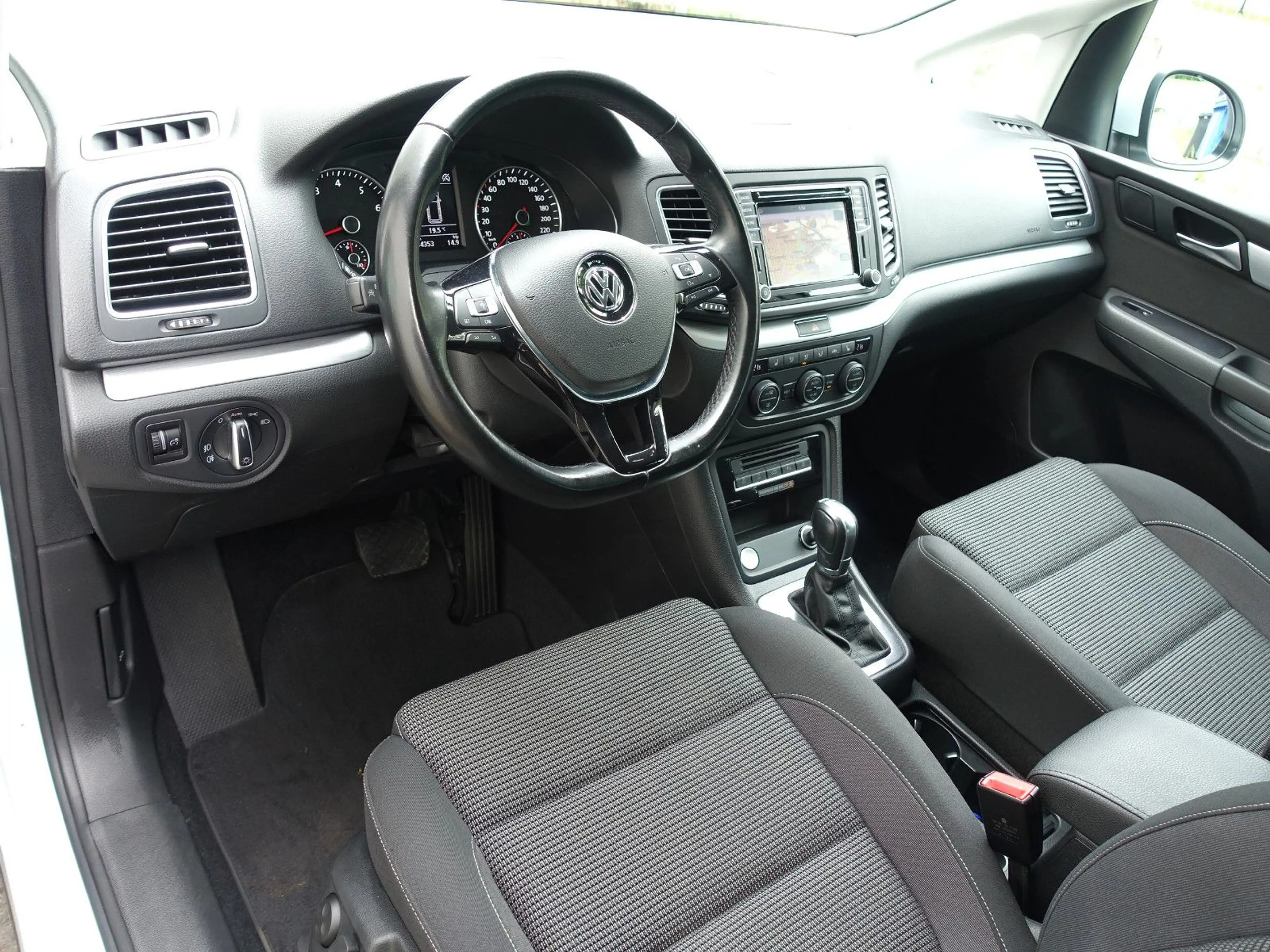 Volkswagen Sharan 1.4 TSI DSG 7-Sitzer*XENON*NAVI*AHK* — photo 8
