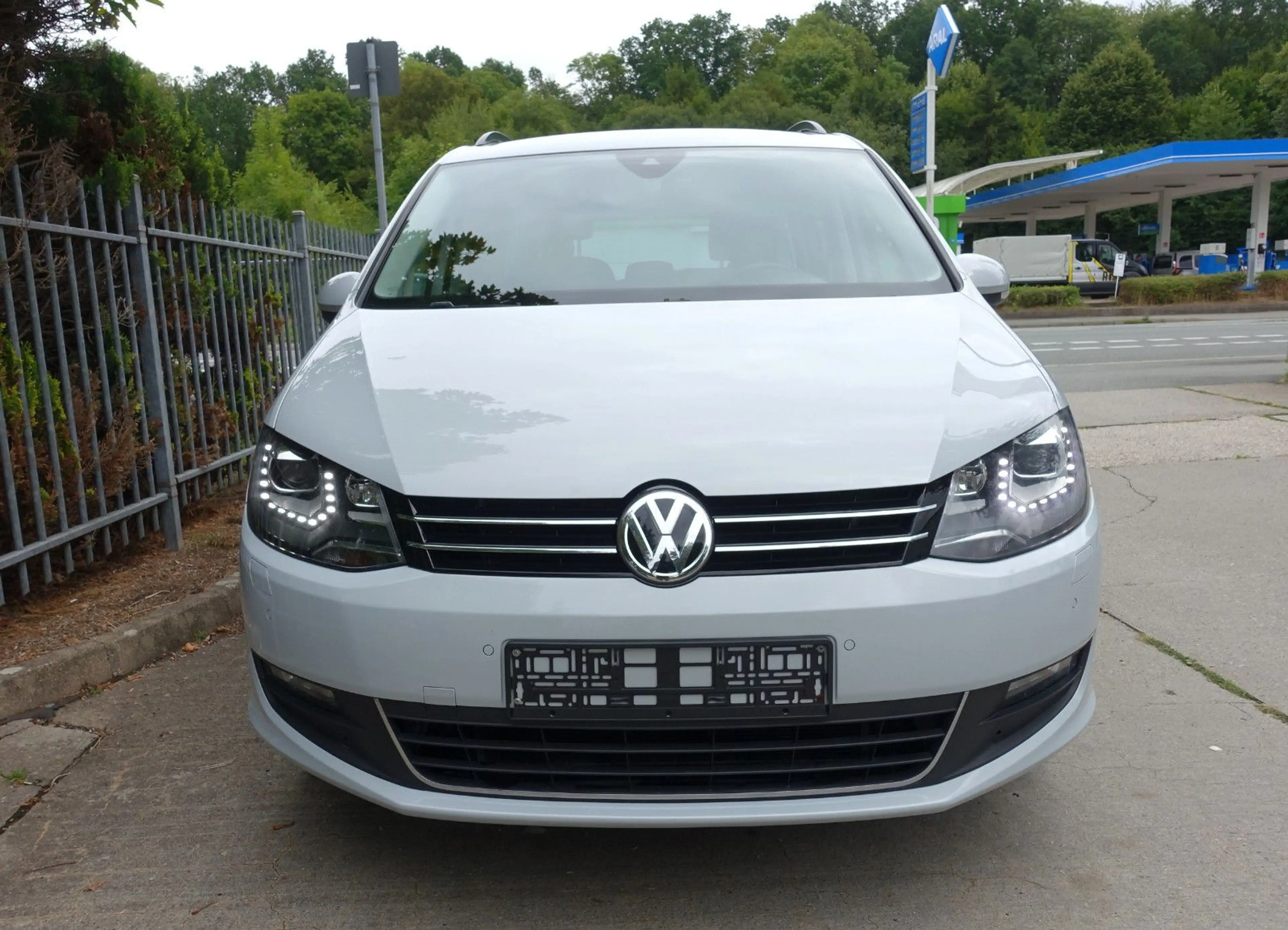 Volkswagen Sharan 1.4 TSI DSG 7-Sitzer*XENON*NAVI*AHK* — photo 2
