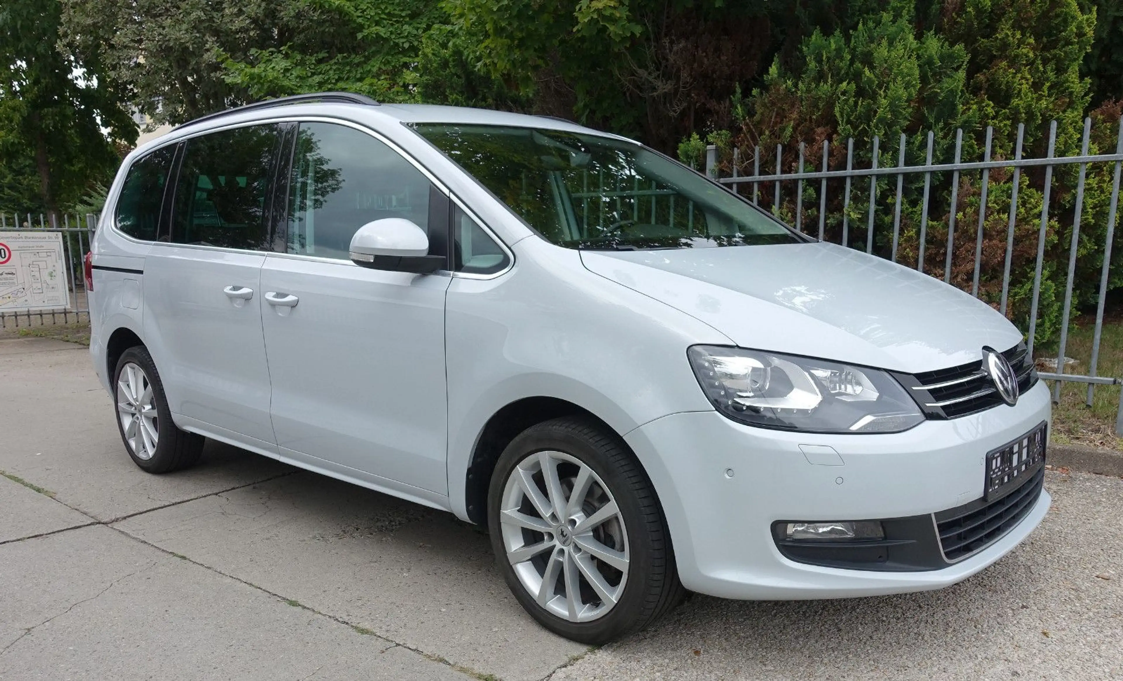 Volkswagen Sharan 1.4 TSI DSG 7-Sitzer*XENON*NAVI*AHK* — photo 4